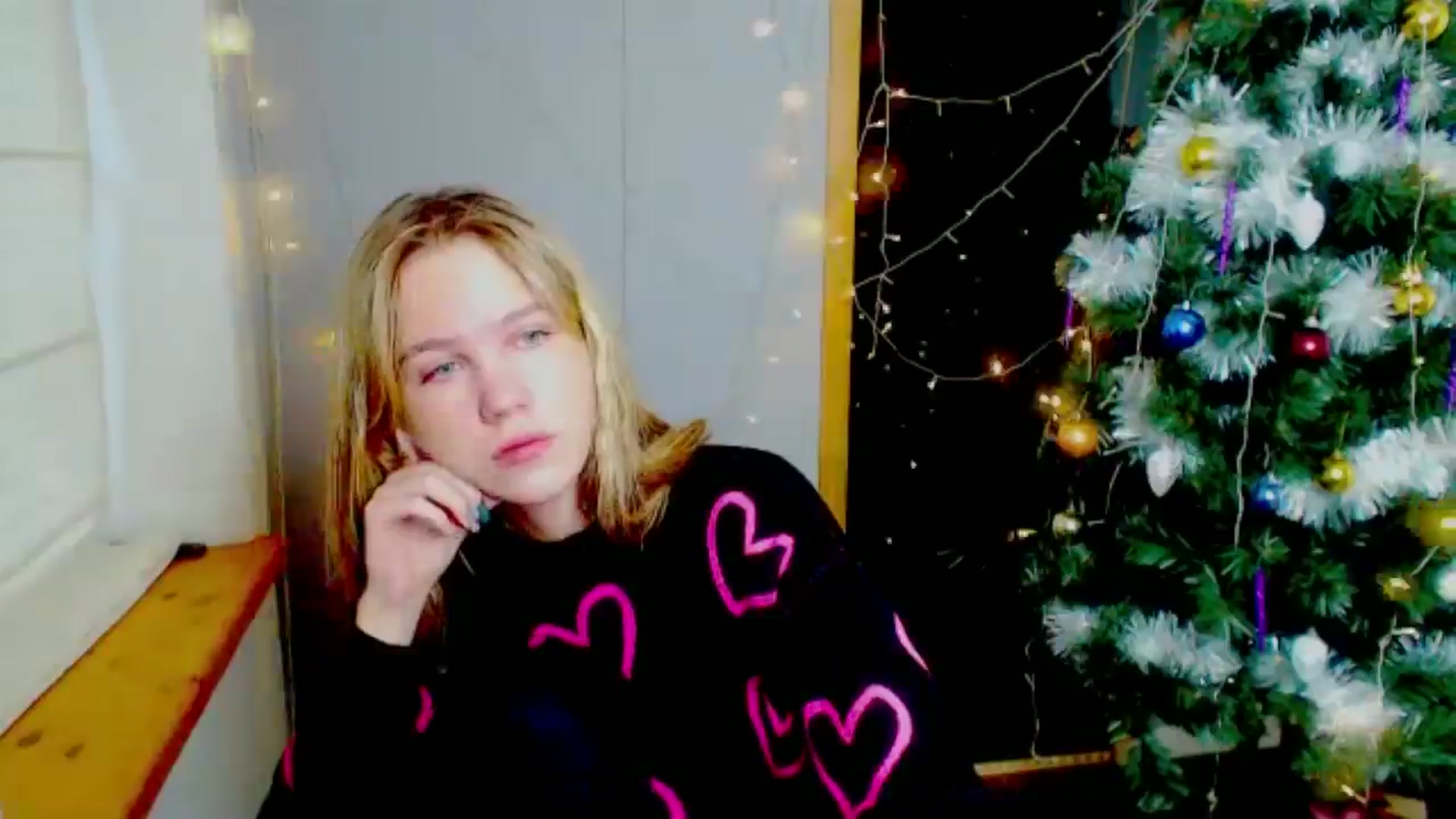 Gallery image thumbnail from Kate_Lewiss's myfreecams stream on, 12/27/2024, 10:21 image 17 of 20