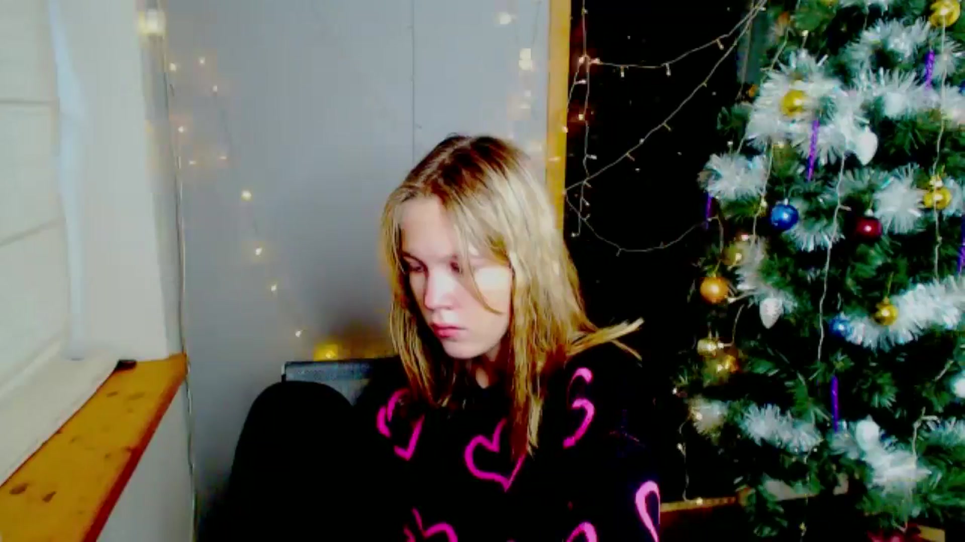 Gallery image thumbnail from Kate_Lewiss's myfreecams stream on, 12/27/2024, 11:19 image 15 of 20