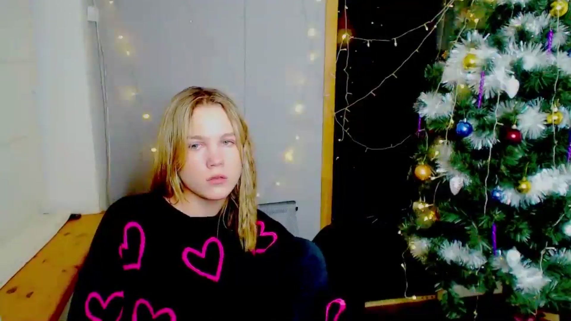 Gallery image thumbnail from Kate_Lewiss's myfreecams stream on, 12/27/2024, 13:27 image 16 of 20