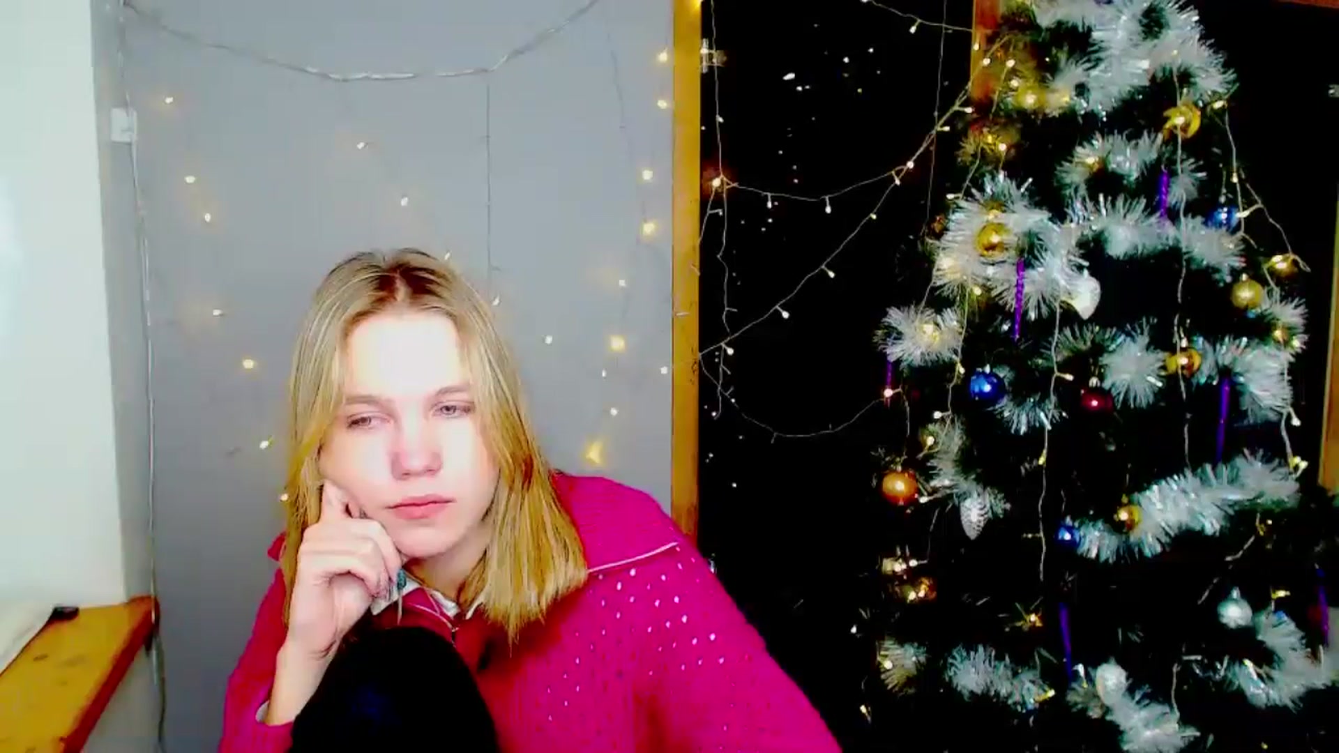 Gallery image thumbnail from Kate_Lewiss's myfreecams stream on, 12/30/2024, 10:13 image 18 of 20