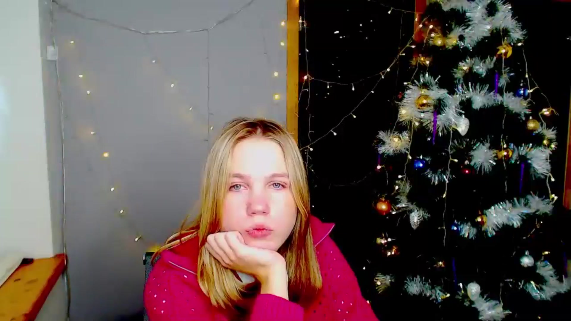 Gallery image thumbnail from Kate_Lewiss's myfreecams stream on, 12/30/2024, 10:13 image 14 of 20