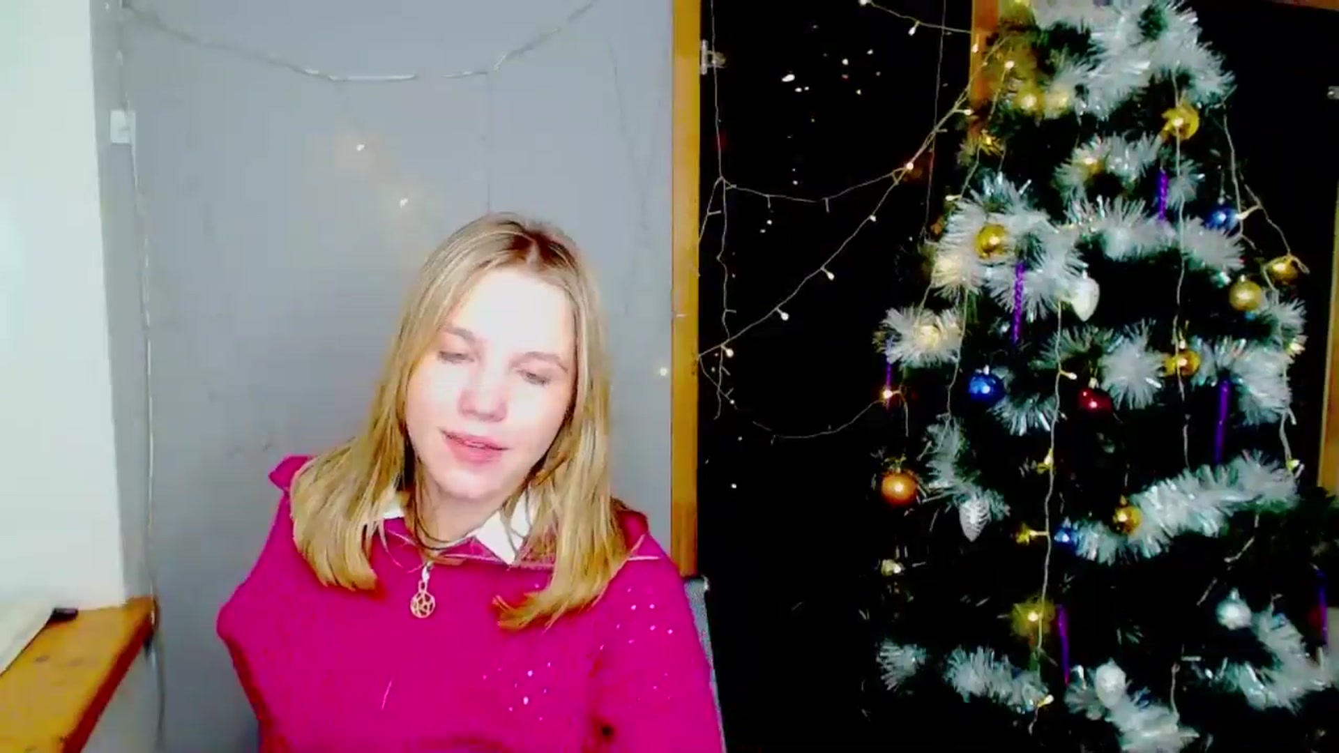 Gallery image thumbnail from Kate_Lewiss's myfreecams stream on, 12/30/2024, 11:19 image 10 of 20