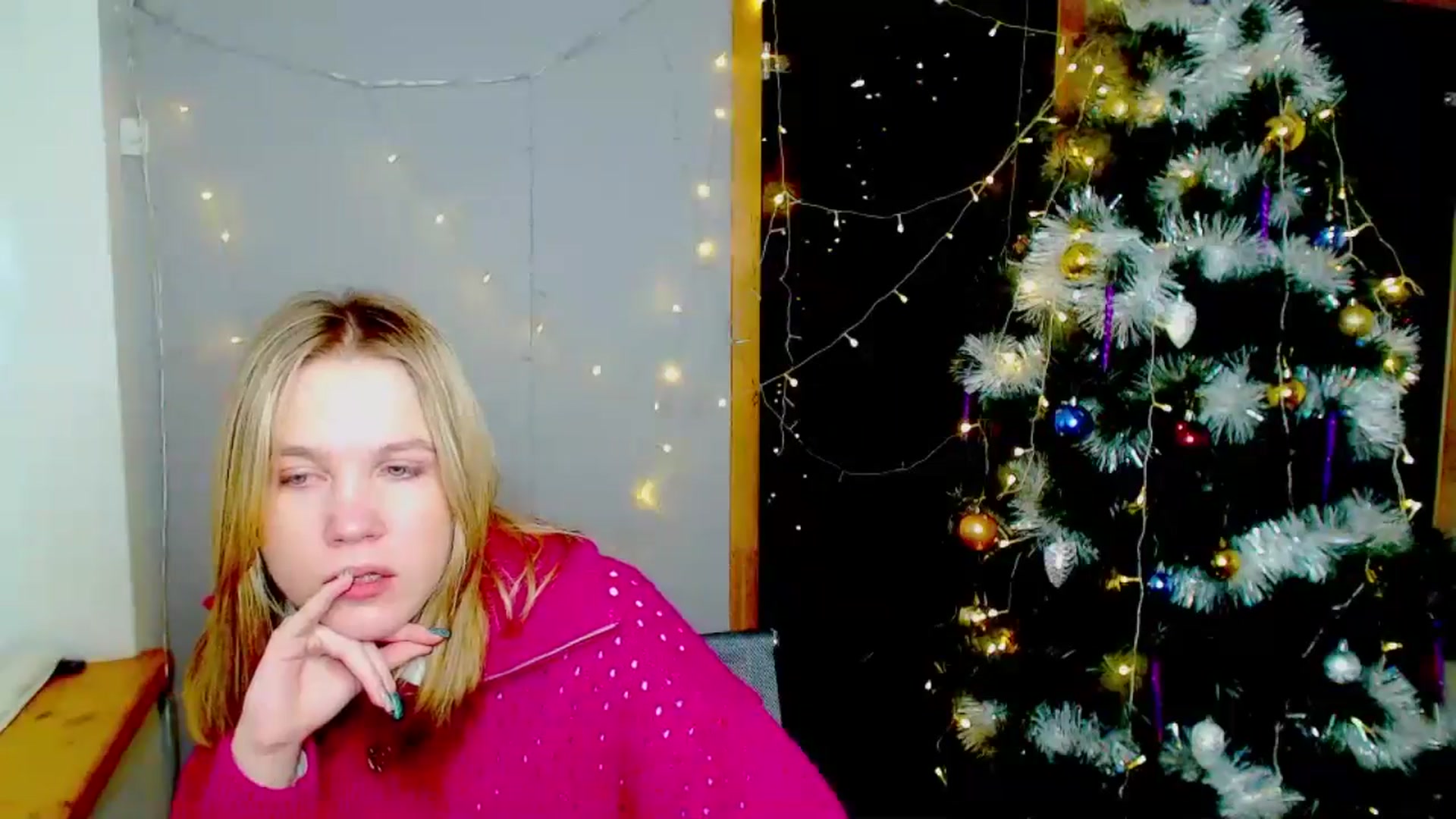 Gallery image thumbnail from Kate_Lewiss's myfreecams stream on, 12/30/2024, 12:04 image 14 of 20