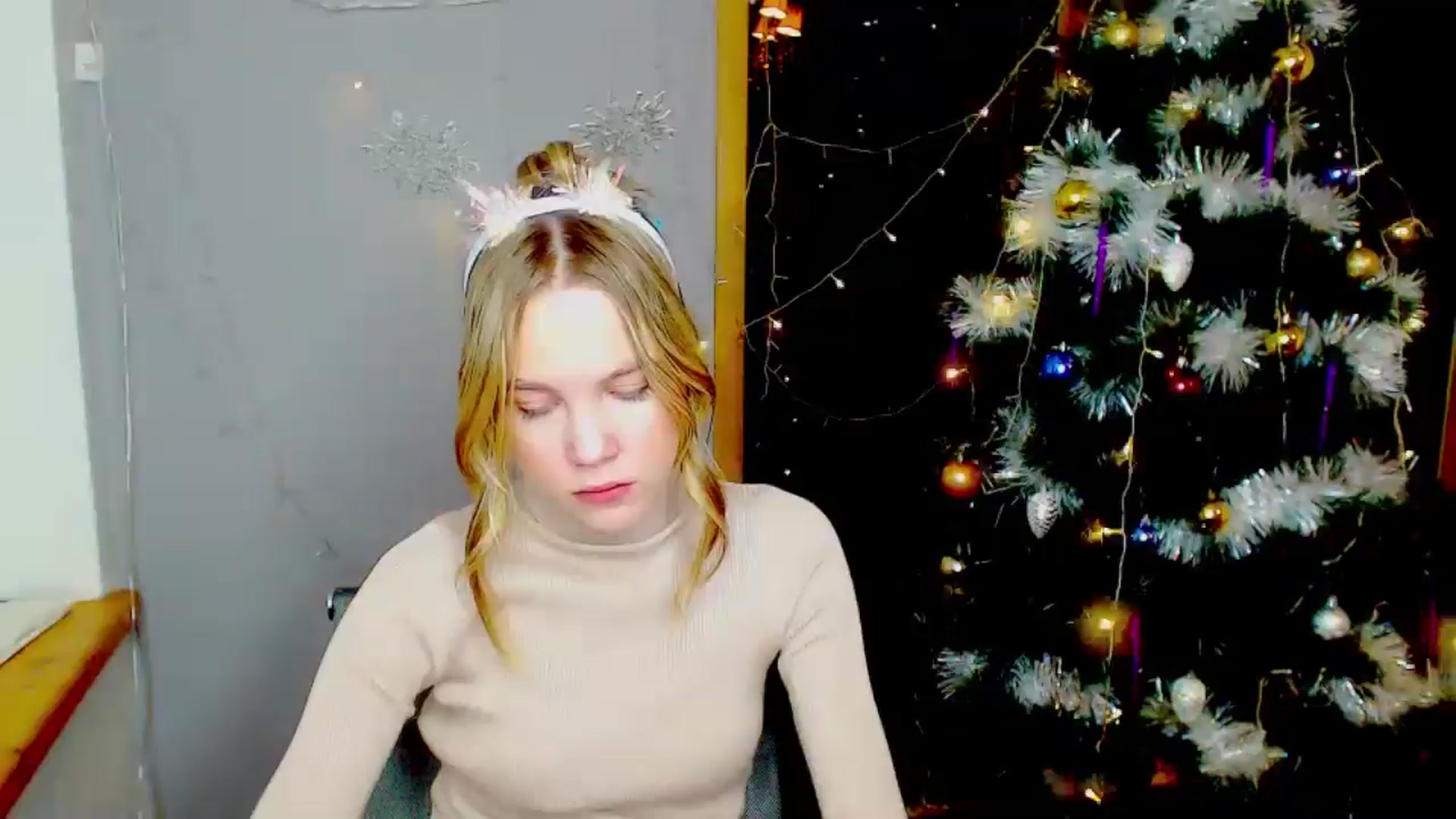 Gallery image thumbnail from Kate_Lewiss's myfreecams stream on, 12/31/2024, 07:50 image 12 of 20