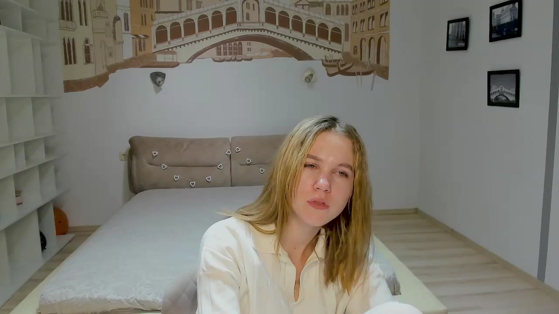 Gallery image thumbnail from Kate_Lewiss's myfreecams stream on, 01/03/2025, 12:21 image 19 of 20