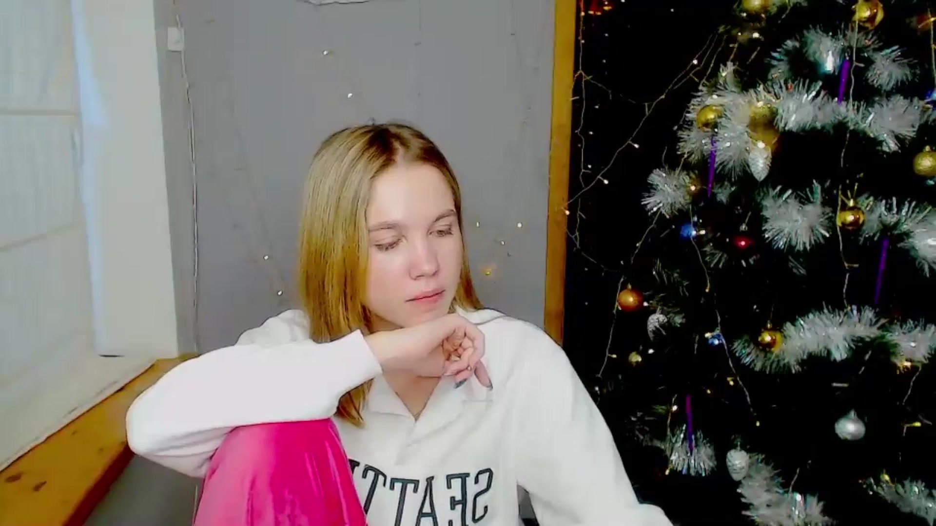 Gallery image thumbnail from Kate_Lewiss's myfreecams stream on, 01/05/2025, 09:44 image 2 of 20