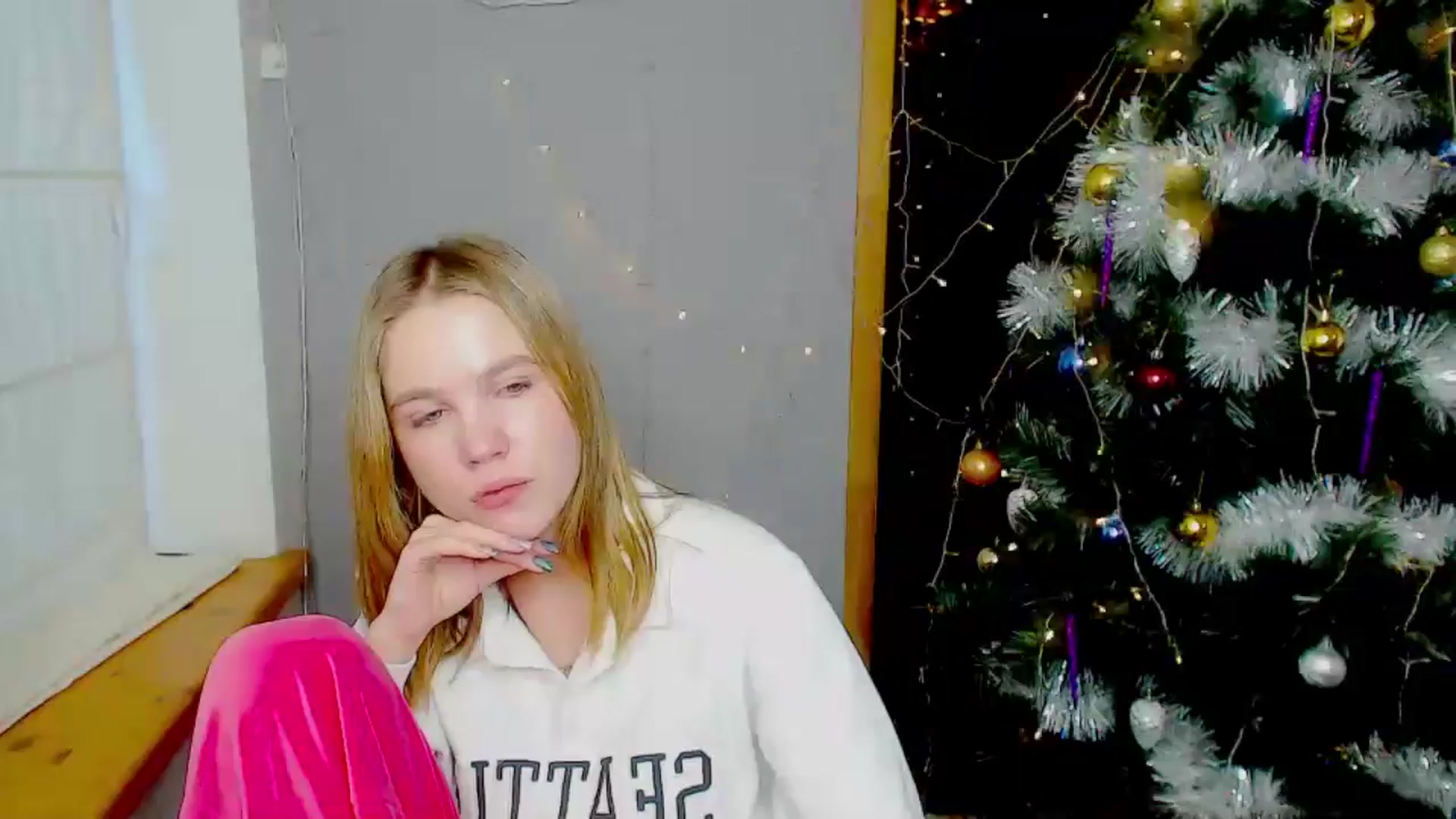 Gallery image thumbnail from Kate_Lewiss's myfreecams stream on, 01/05/2025, 09:44 image 9 of 20