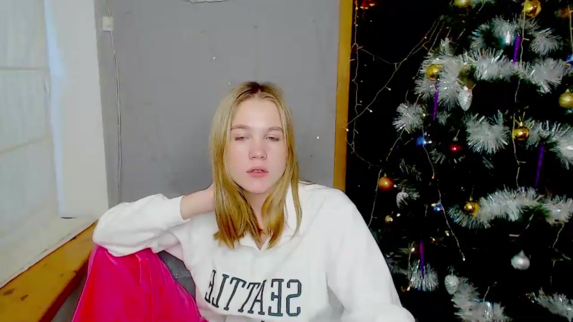 Gallery image thumbnail from Kate_Lewiss's myfreecams stream on, 01/05/2025, 09:44 image 17 of 20