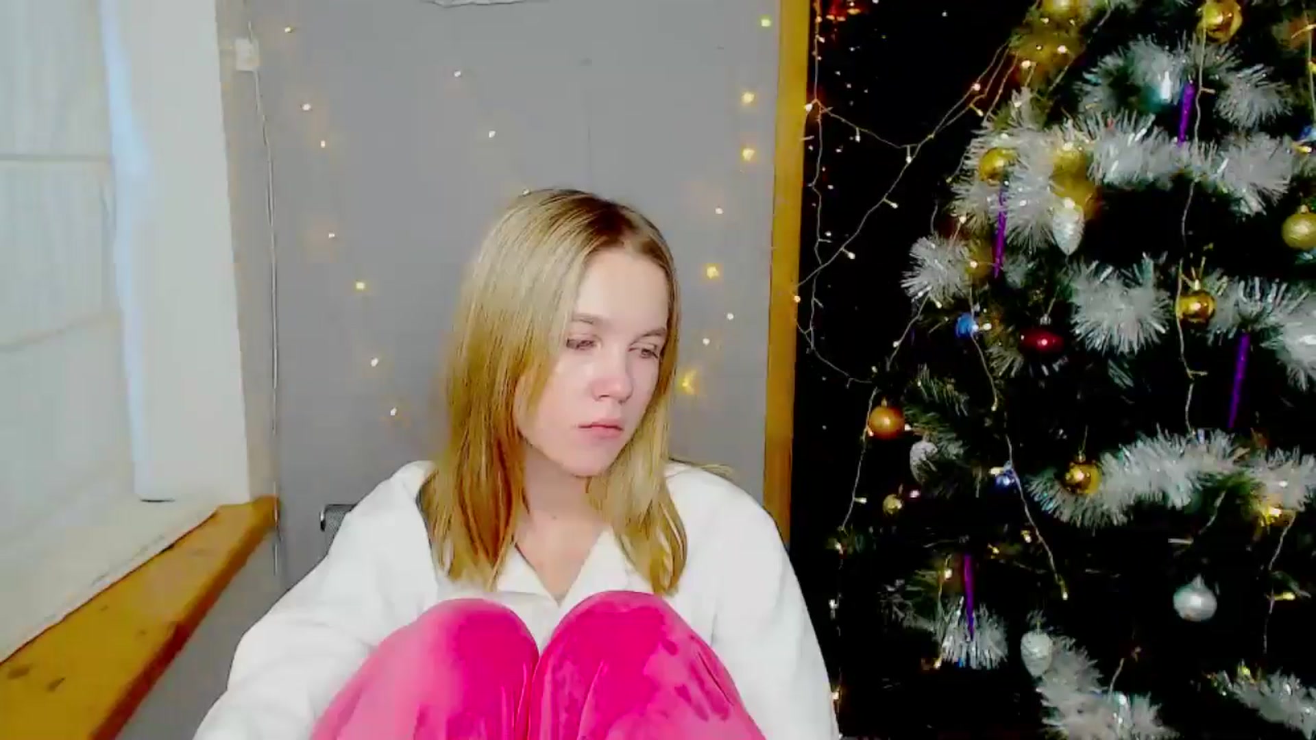 Gallery image thumbnail from Kate_Lewiss's myfreecams stream on, 01/05/2025, 09:44 image 8 of 20