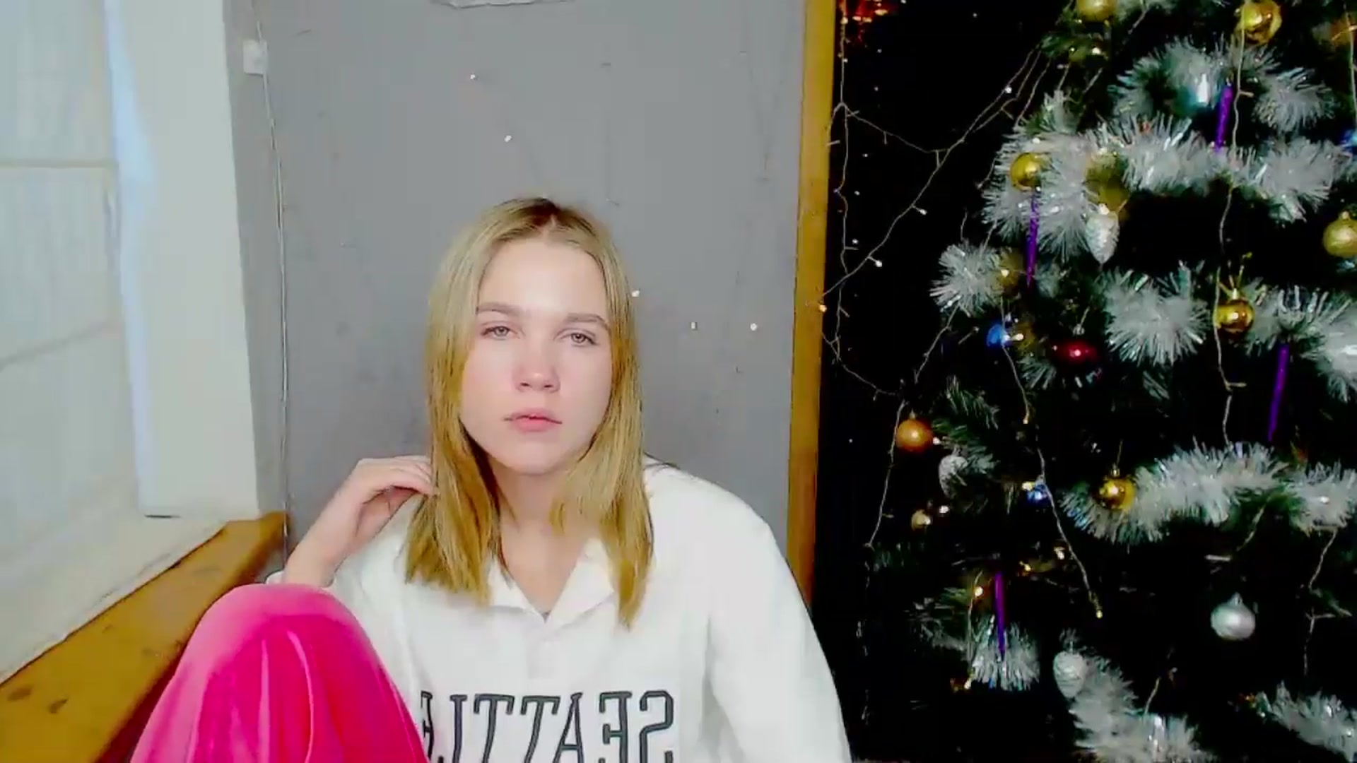 Gallery image thumbnail from Kate_Lewiss's myfreecams stream on, 01/05/2025, 09:44 image 10 of 20