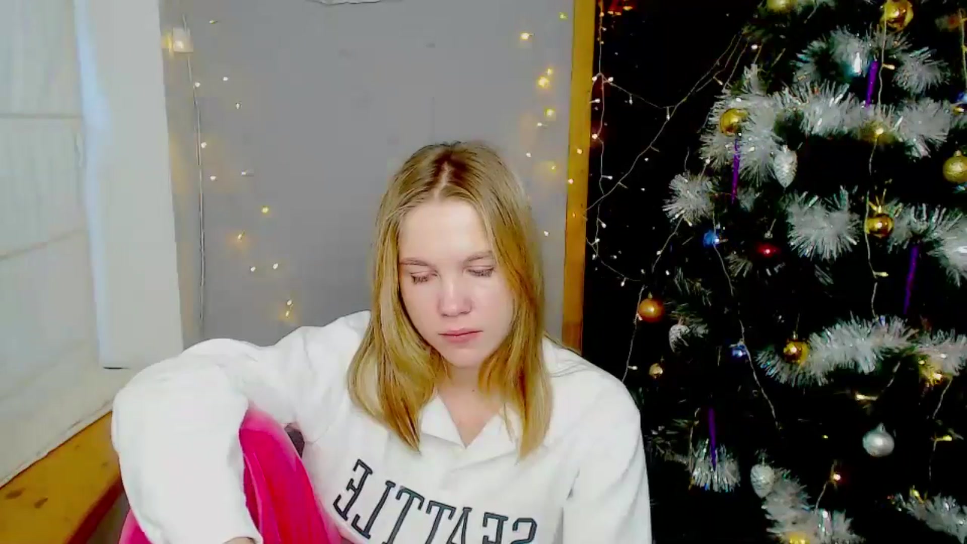 Gallery image thumbnail from Kate_Lewiss's myfreecams stream on, 01/05/2025, 09:44 image 14 of 20