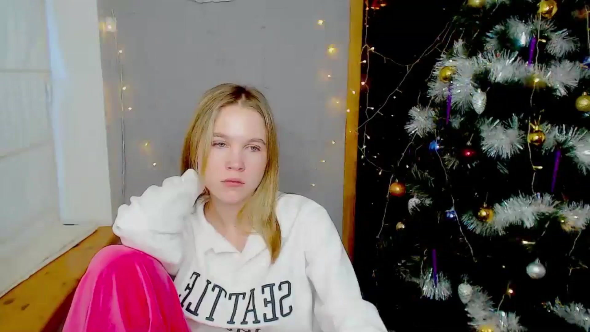 Gallery image thumbnail from Kate_Lewiss's myfreecams stream on, 01/05/2025, 09:44 image 12 of 20