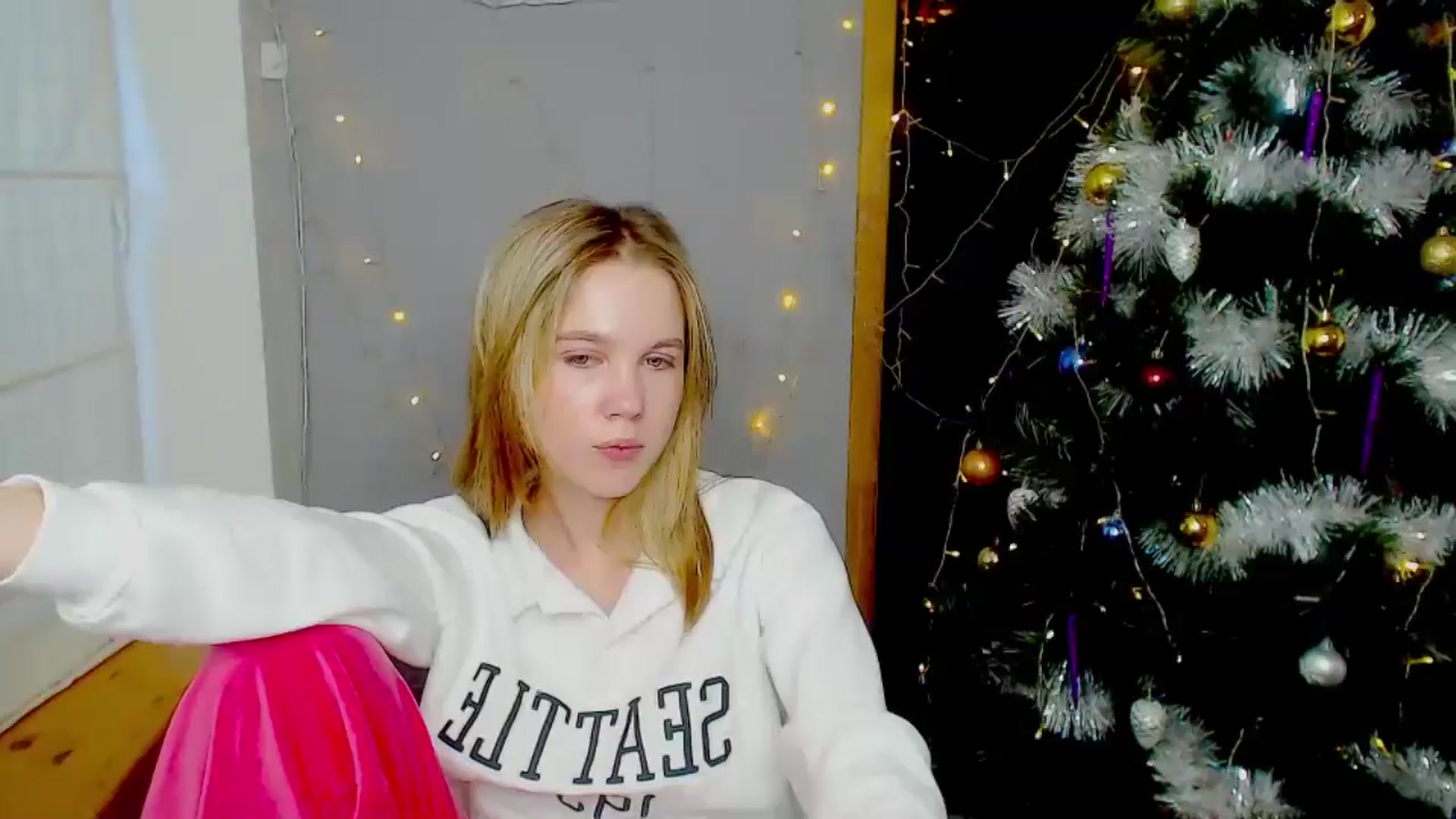 Gallery image thumbnail from Kate_Lewiss's myfreecams stream on, 01/05/2025, 09:44 image 13 of 20