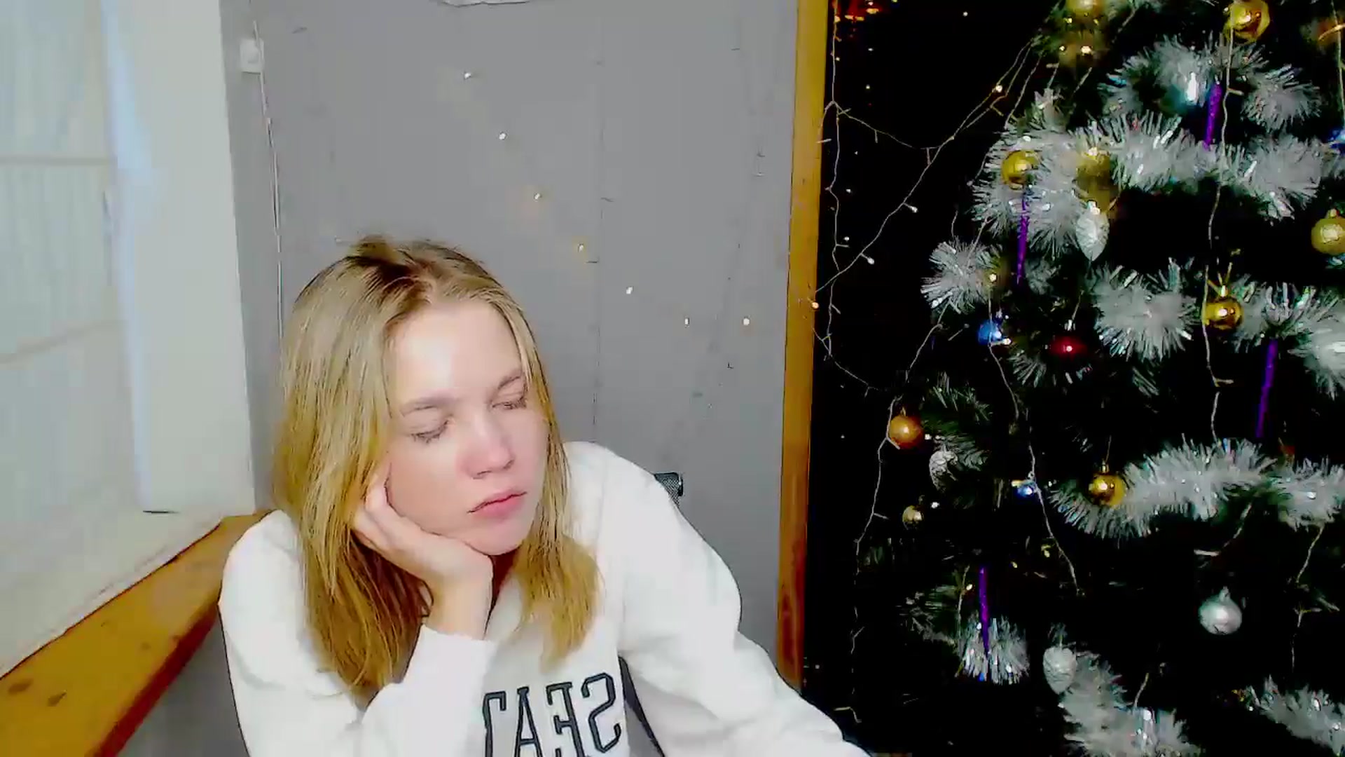 Gallery image thumbnail from Kate_Lewiss's myfreecams stream on, 01/05/2025, 12:04 image 19 of 20
