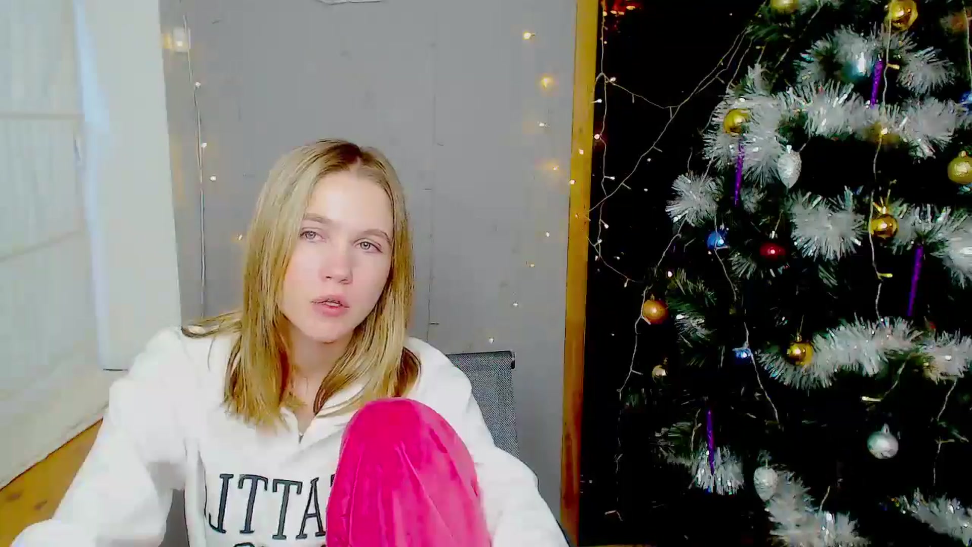 Gallery image thumbnail from Kate_Lewiss's myfreecams stream on, 01/05/2025, 12:04 image 11 of 20