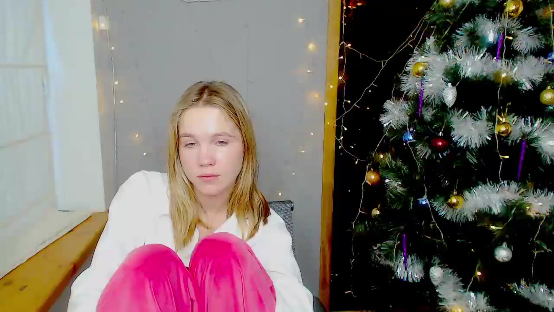 Gallery image thumbnail from Kate_Lewiss's myfreecams stream on, 01/05/2025, 12:04 image 15 of 20