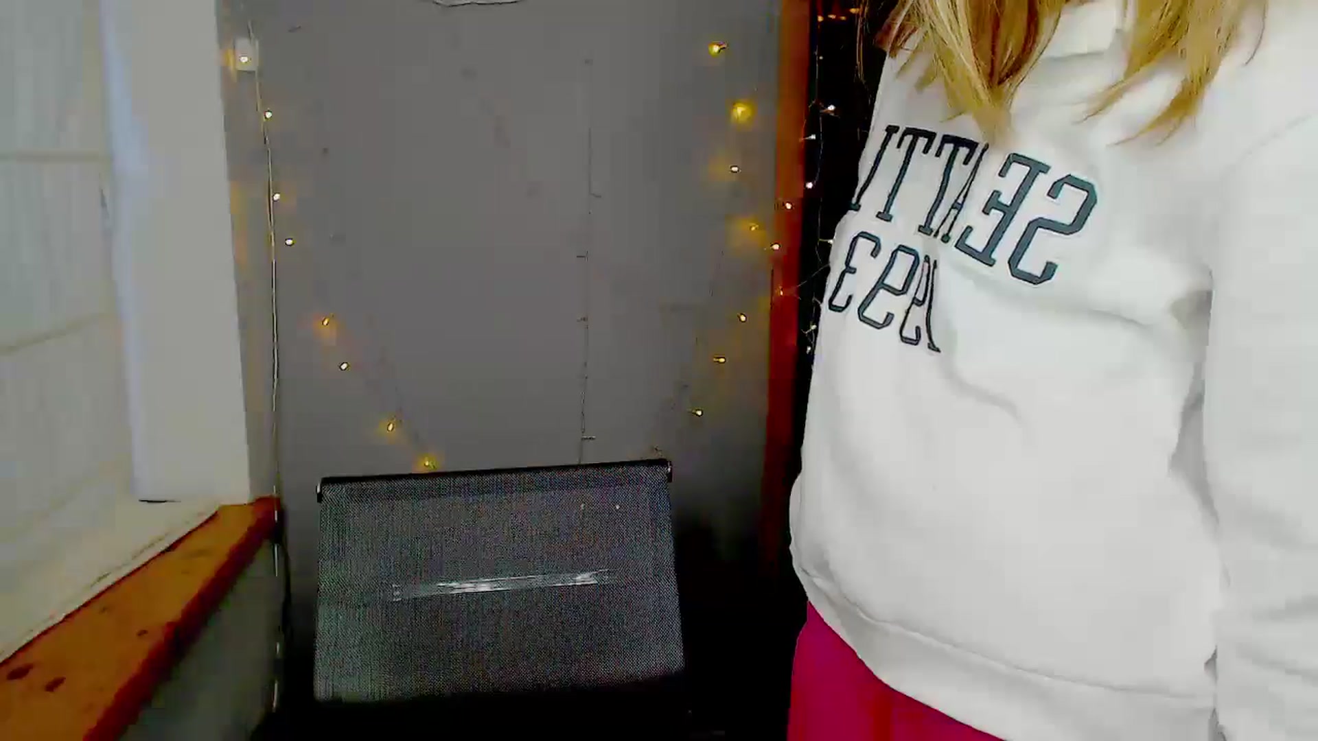 Gallery image thumbnail from Kate_Lewiss's myfreecams stream on, 01/05/2025, 12:04 image 17 of 20