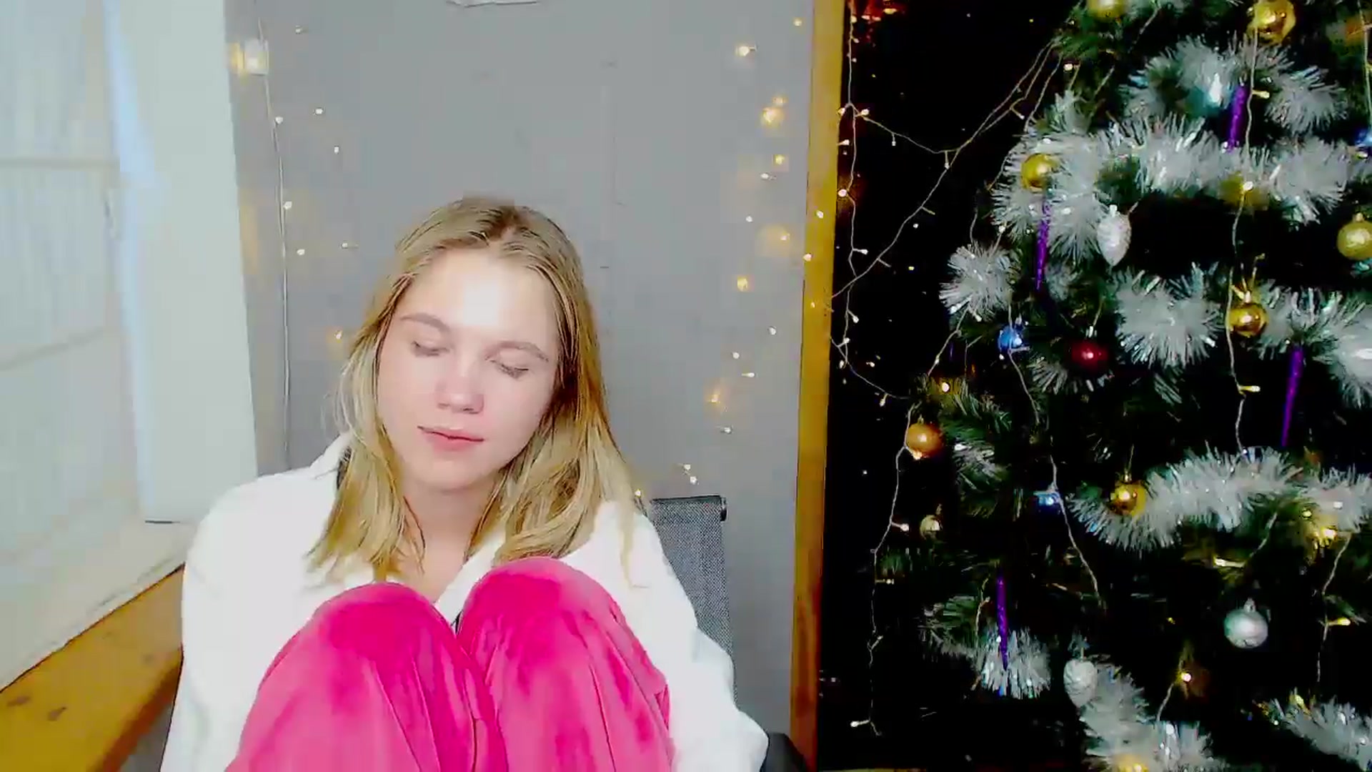 Gallery image thumbnail from Kate_Lewiss's myfreecams stream on, 01/05/2025, 12:04 image 14 of 20