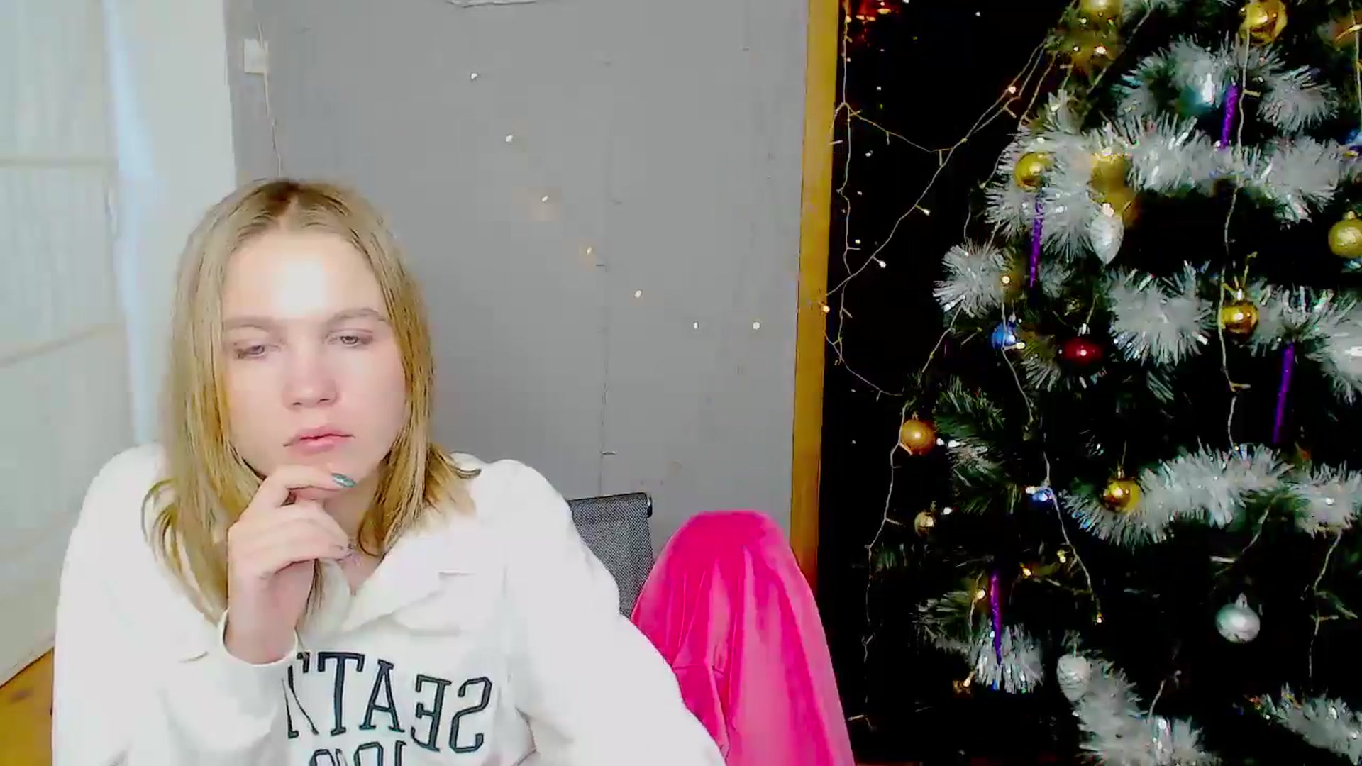 Gallery image thumbnail from Kate_Lewiss's myfreecams stream on, 01/05/2025, 12:04 image 6 of 20
