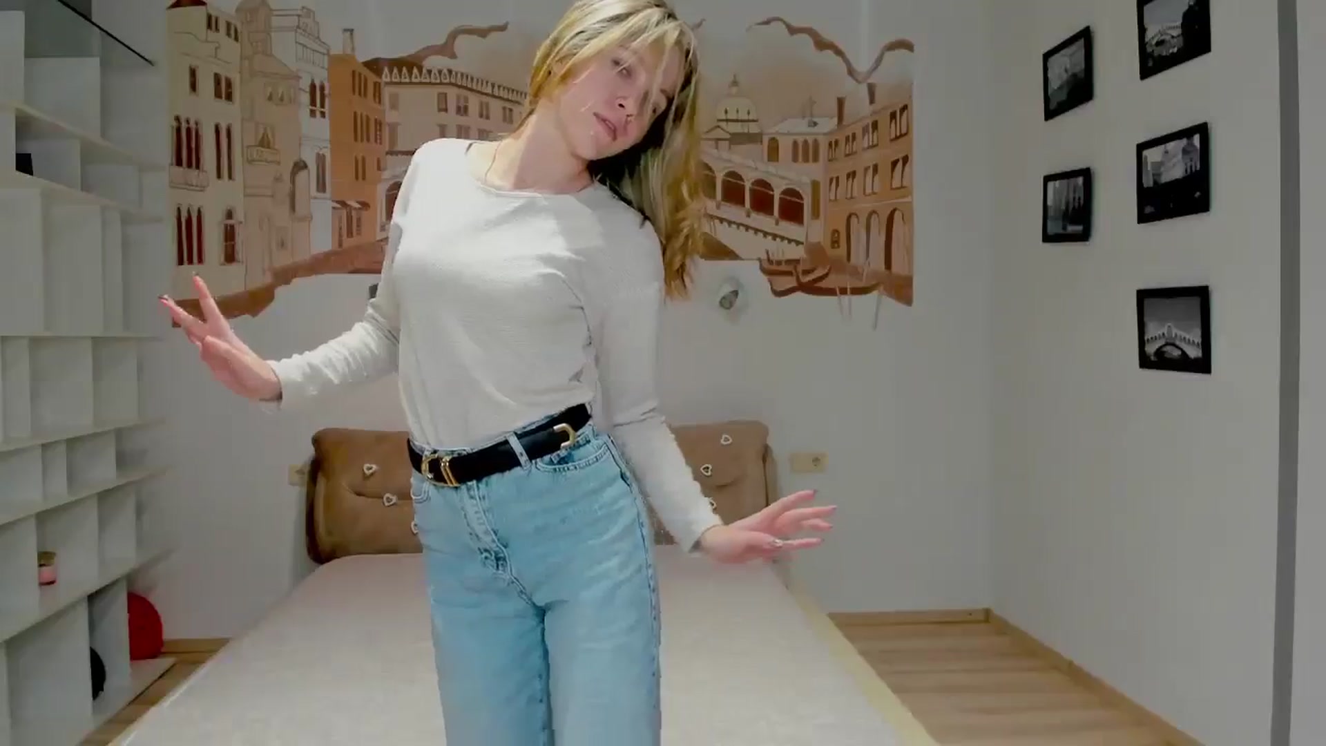 Gallery image thumbnail from Kate_Lewiss's myfreecams stream on, 01/08/2025, 12:09 image 13 of 20