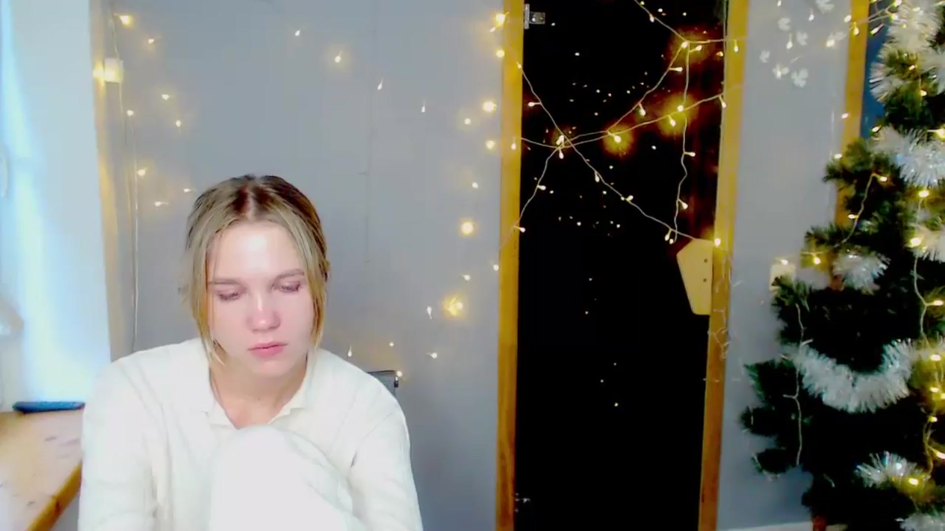 Gallery image thumbnail from Kate_Lewiss's myfreecams stream on, 01/09/2025, 11:28 image 17 of 20