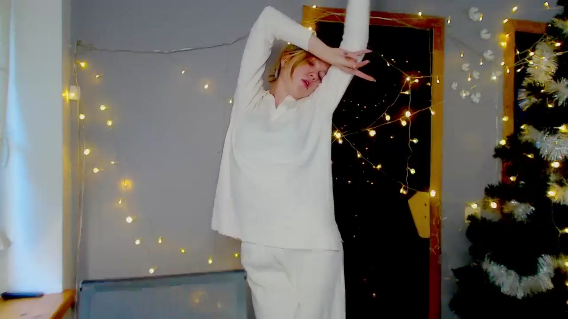Gallery image thumbnail from Kate_Lewiss's myfreecams stream on, 01/09/2025, 11:28 image 6 of 20