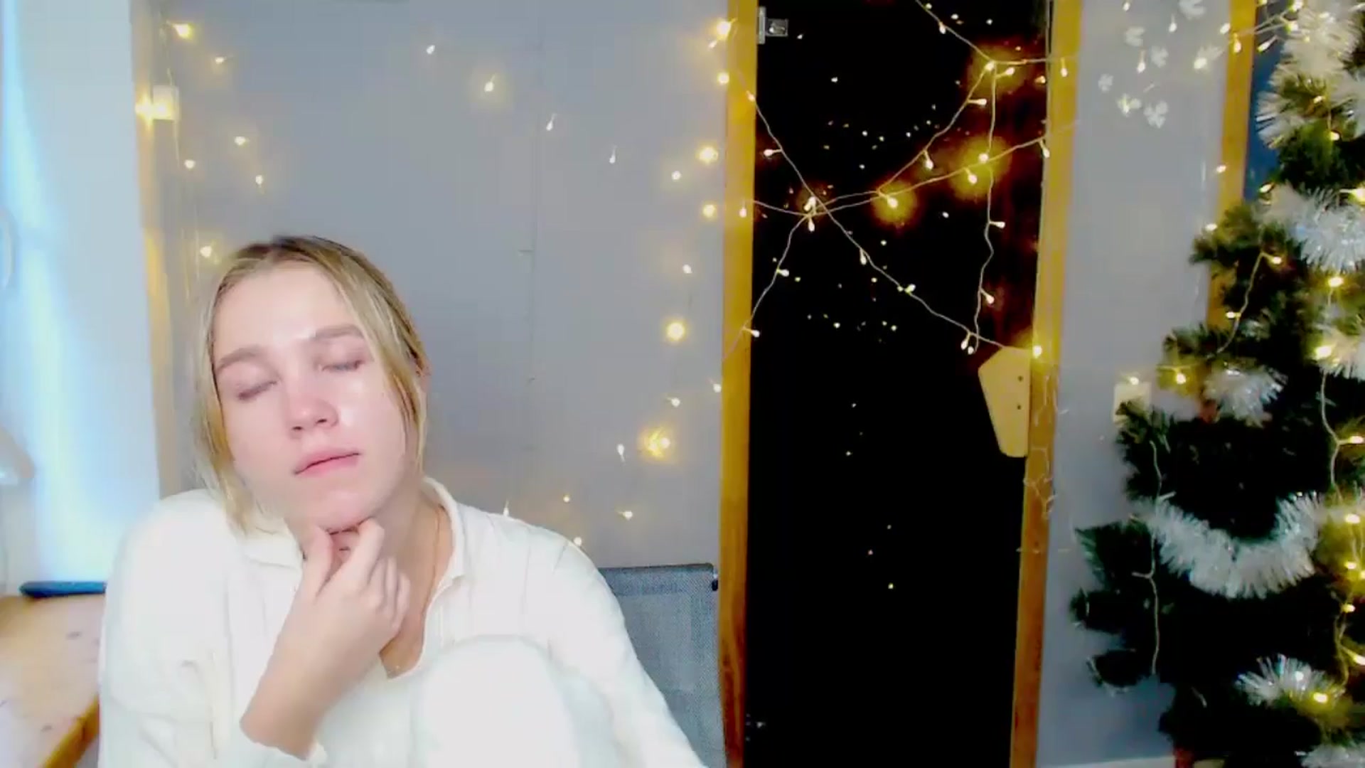 Gallery image thumbnail from Kate_Lewiss's myfreecams stream on, 01/09/2025, 12:02 image 2 of 20