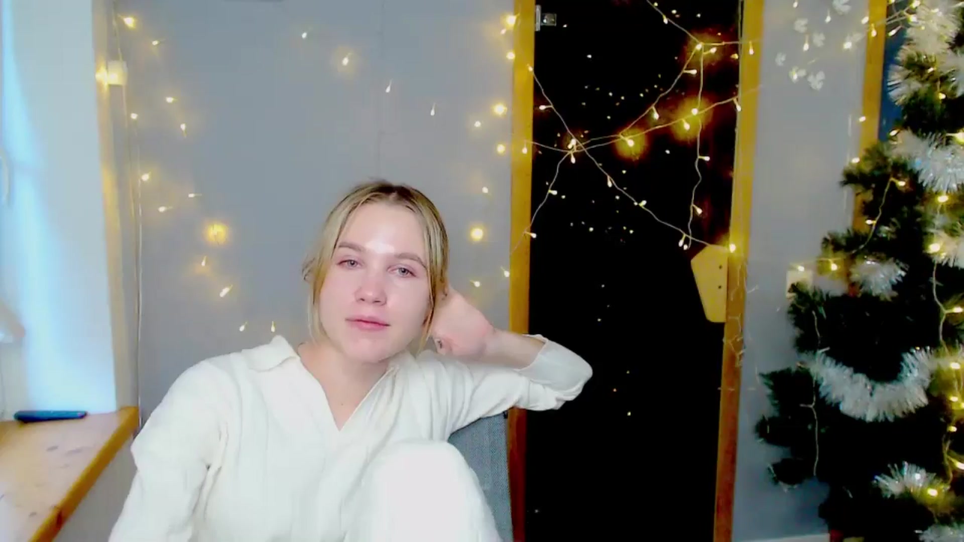 Gallery image thumbnail from Kate_Lewiss's myfreecams stream on, 01/09/2025, 12:02 image 12 of 20