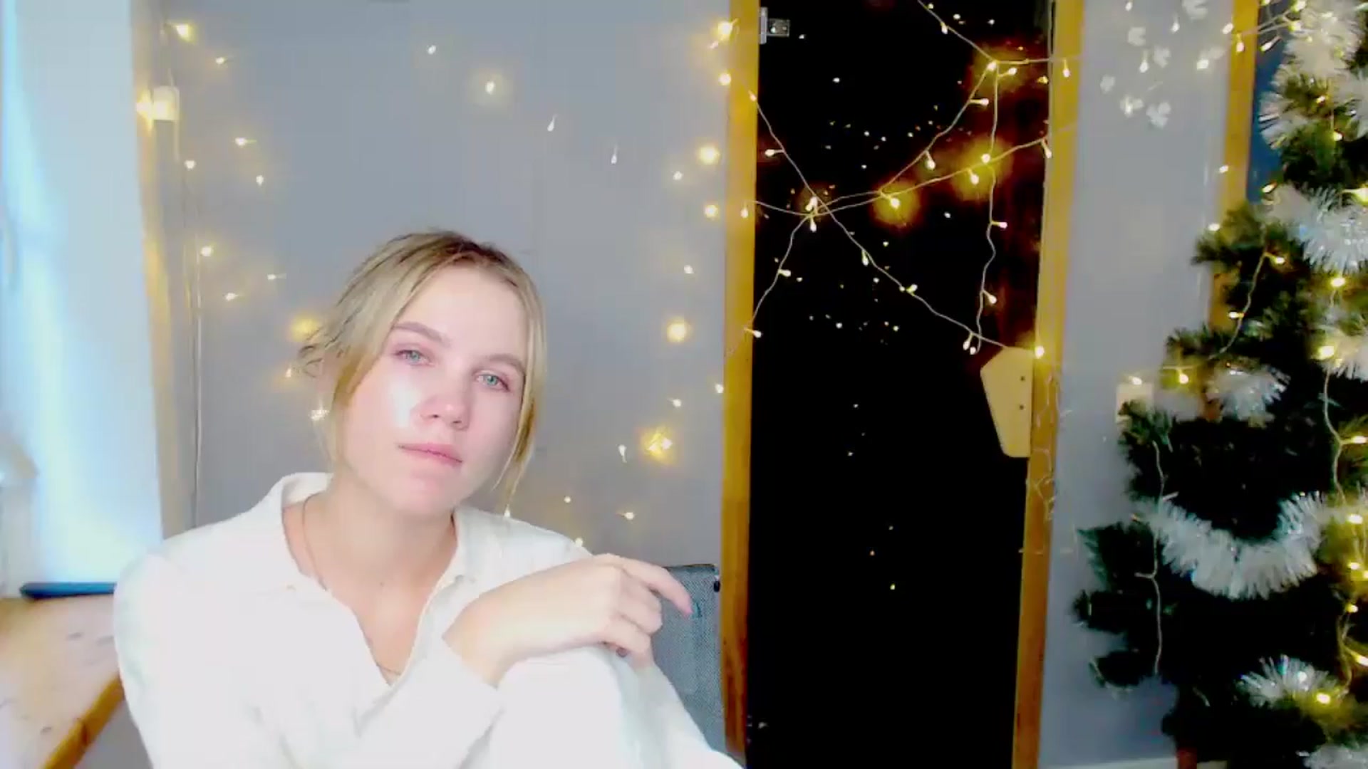 Gallery image thumbnail from Kate_Lewiss's myfreecams stream on, 01/09/2025, 12:02 image 3 of 20