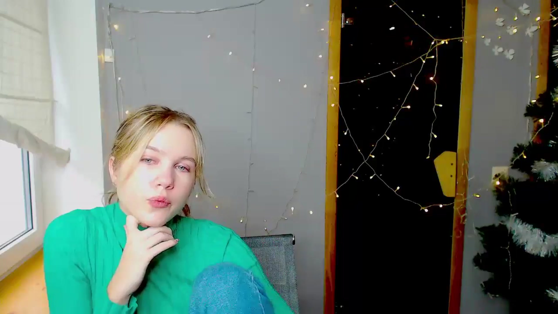 Gallery image thumbnail from Kate_Lewiss's myfreecams stream on, 01/10/2025, 09:47 image 9 of 20