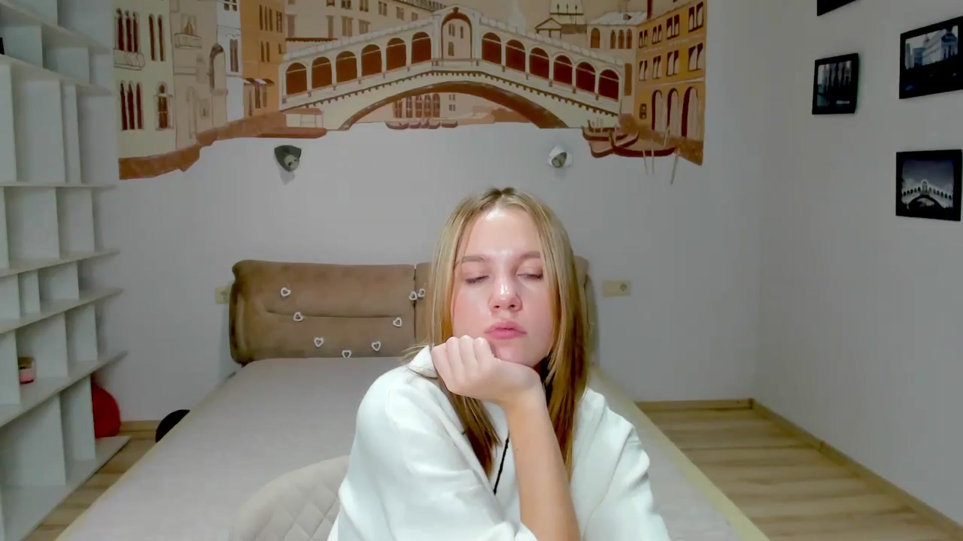 Gallery image thumbnail from Kate_Lewiss's myfreecams stream on, 01/12/2025, 16:52 image 5 of 20