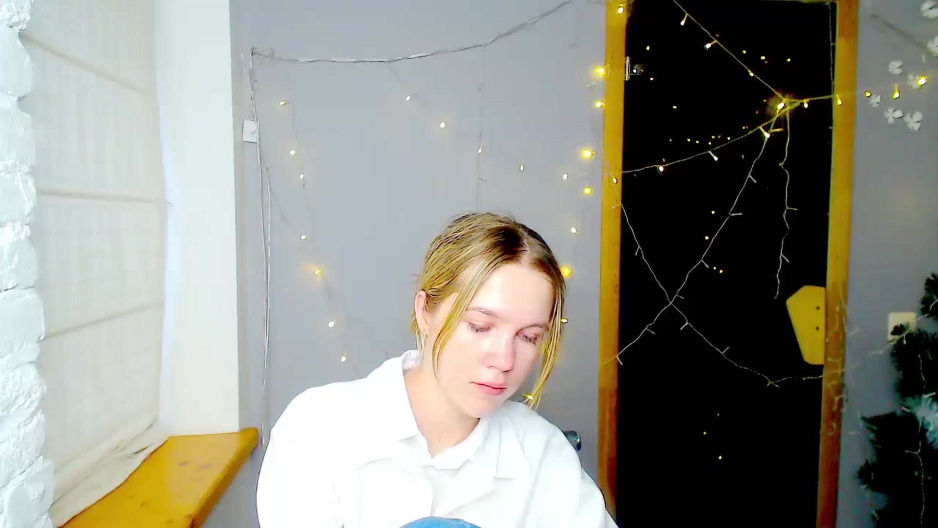Gallery image thumbnail from Kate_Lewiss's myfreecams stream on, 01/13/2025, 12:11 image 10 of 20