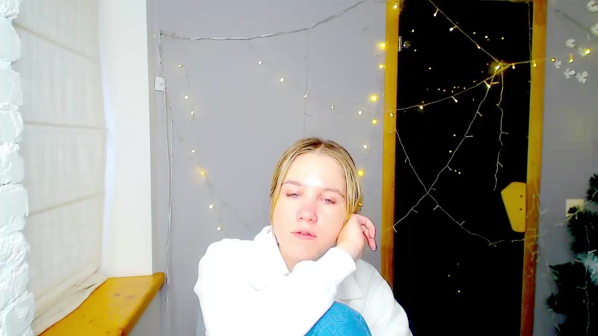 Gallery image thumbnail from Kate_Lewiss's myfreecams stream on, 01/13/2025, 12:11 image 12 of 20