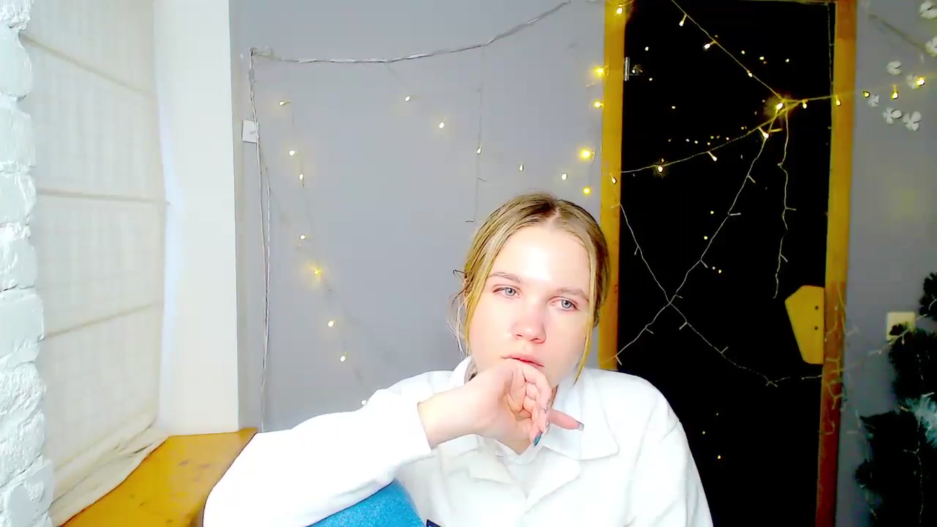 Gallery image thumbnail from Kate_Lewiss's myfreecams stream on, 01/13/2025, 12:11 image 17 of 20