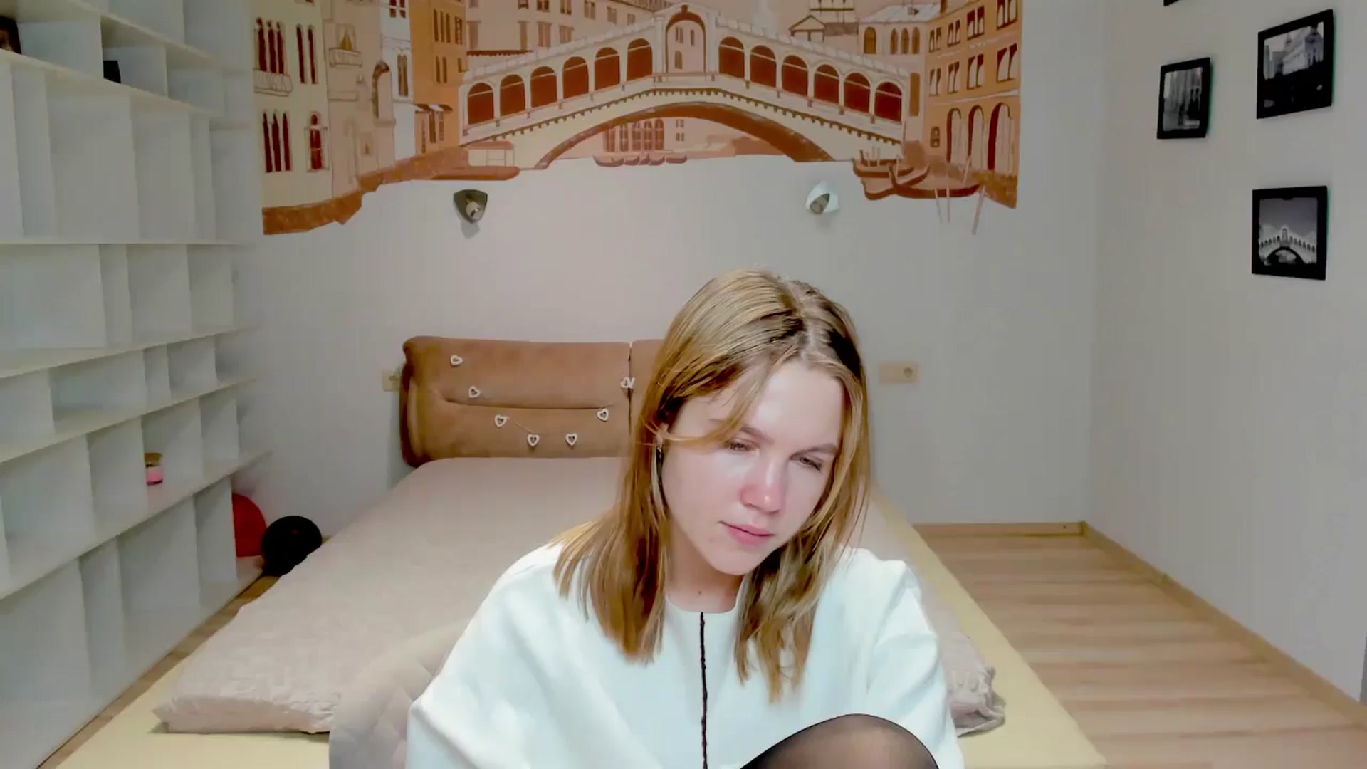 Gallery image thumbnail from Kate_Lewiss's myfreecams stream on, 01/15/2025, 12:02 image 12 of 20