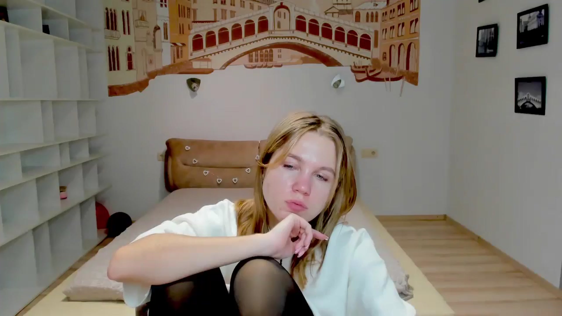 Gallery image thumbnail from Kate_Lewiss's myfreecams stream on, 01/15/2025, 12:02 image 11 of 20
