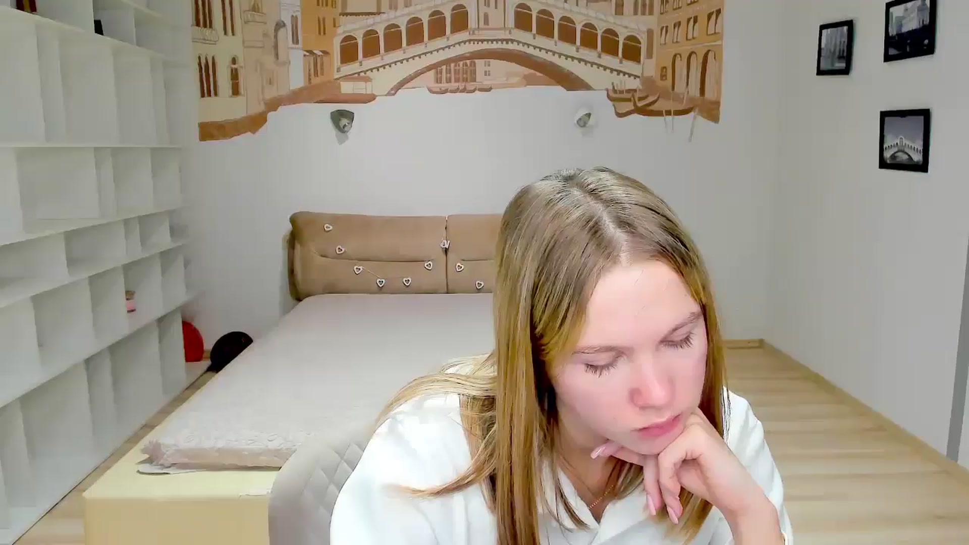 Gallery image thumbnail from Kate_Lewiss's myfreecams stream on, 01/21/2025, 10:11 image 5 of 20