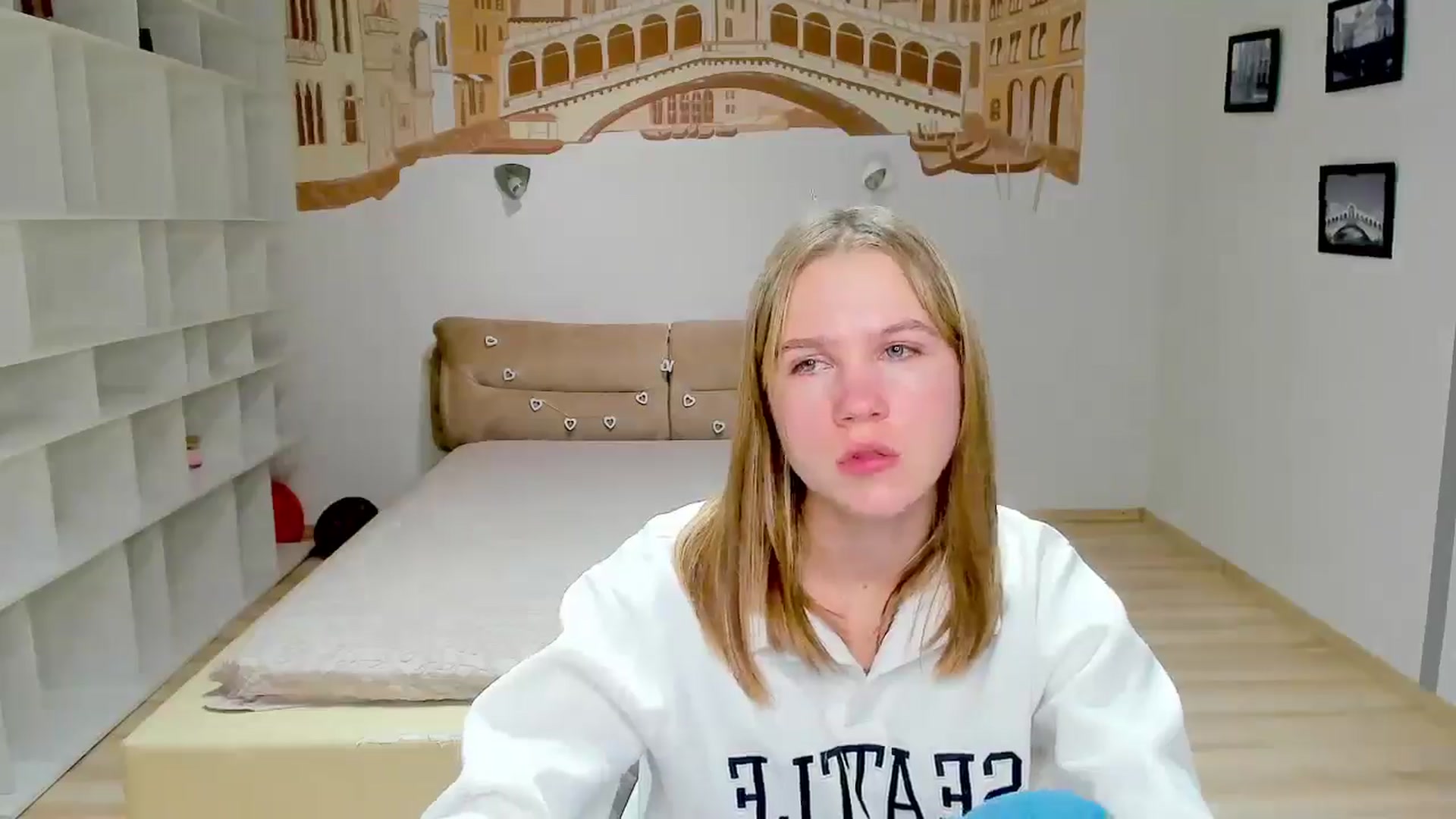 Gallery image thumbnail from Kate_Lewiss's myfreecams stream on, 01/21/2025, 10:40 image 6 of 20