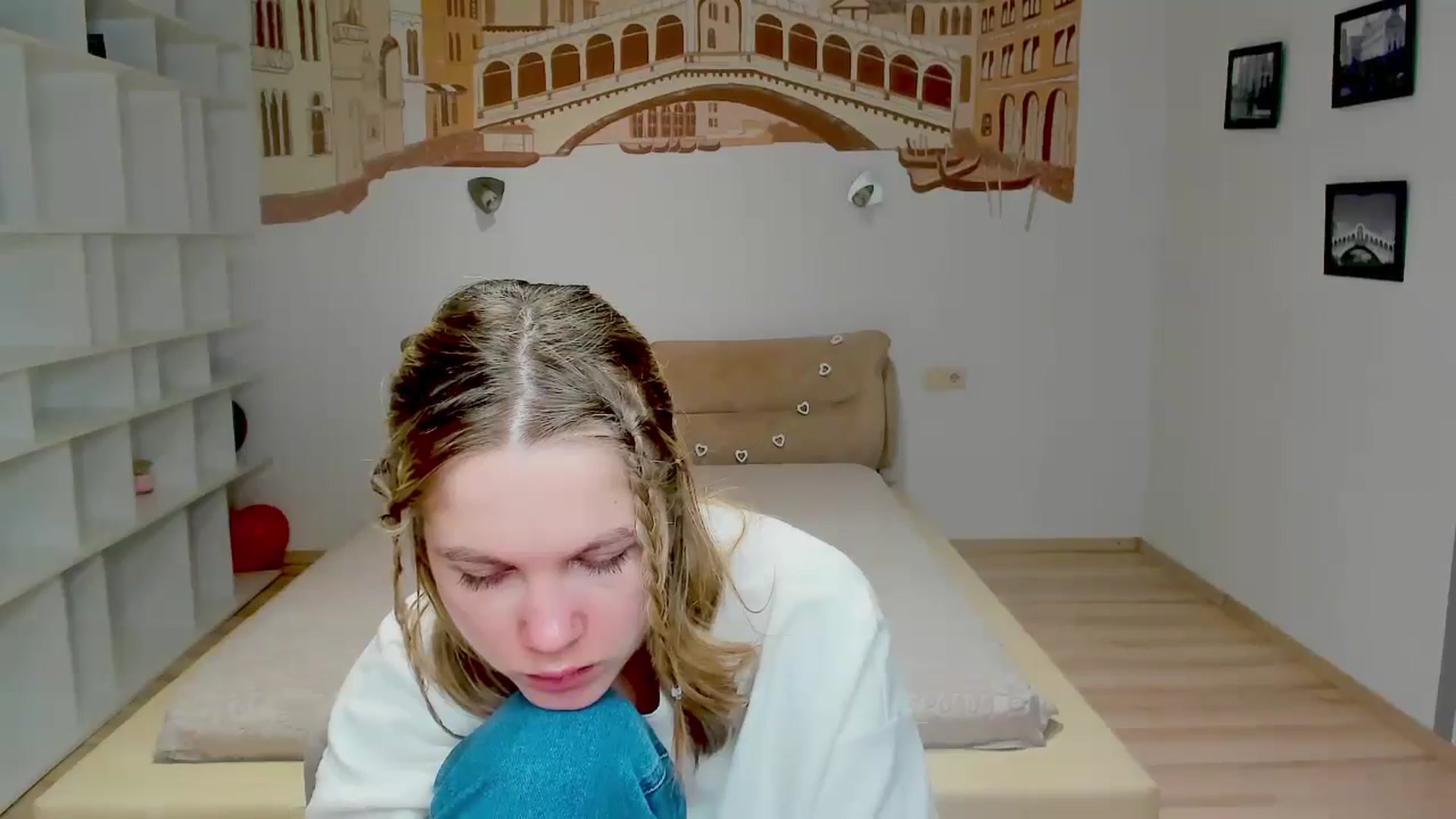 Gallery image thumbnail from Kate_Lewiss's myfreecams stream on, 01/27/2025, 09:16 image 13 of 20