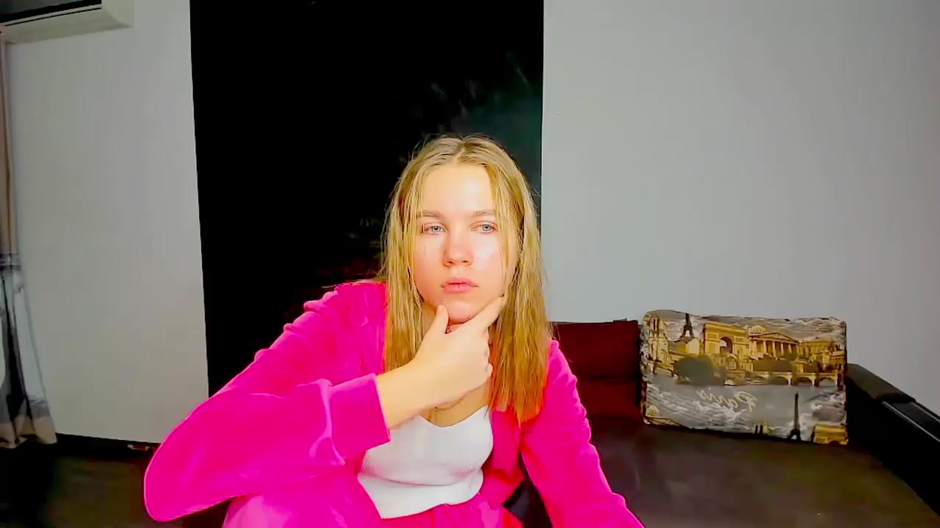 Gallery image thumbnail from Kate_Lewiss's myfreecams stream on, 01/29/2025, 08:42 image 11 of 20