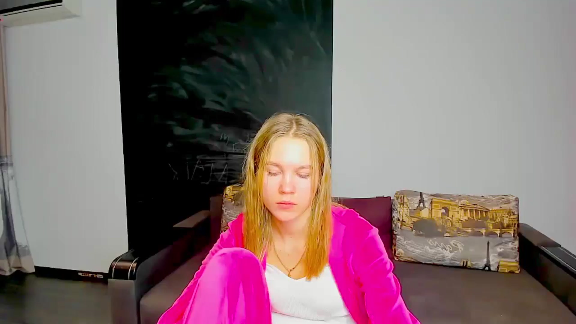 Gallery image thumbnail from Kate_Lewiss's myfreecams stream on, 01/29/2025, 08:42 image 6 of 20