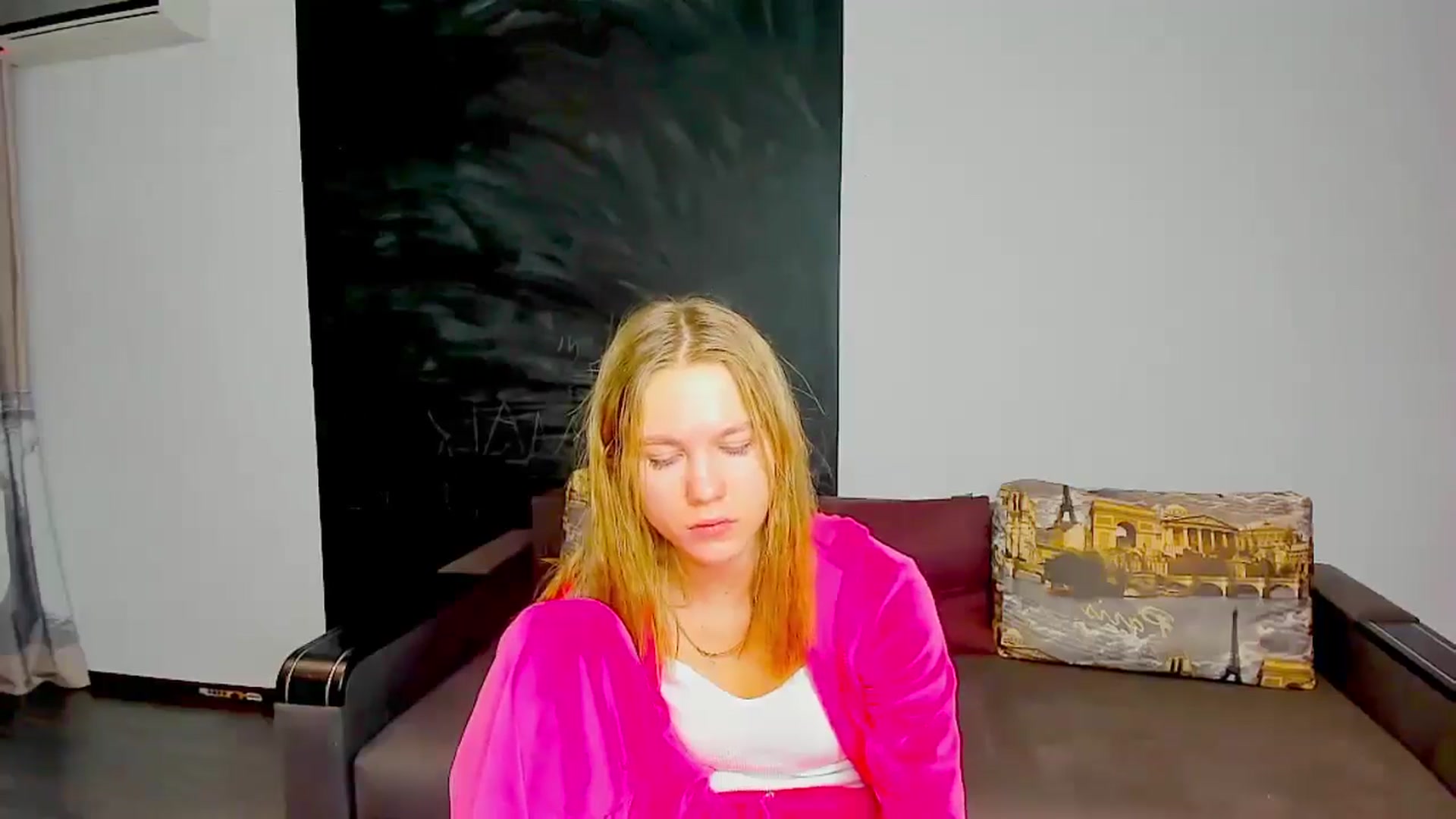Gallery image thumbnail from Kate_Lewiss's myfreecams stream on, 01/29/2025, 12:04 image 4 of 20