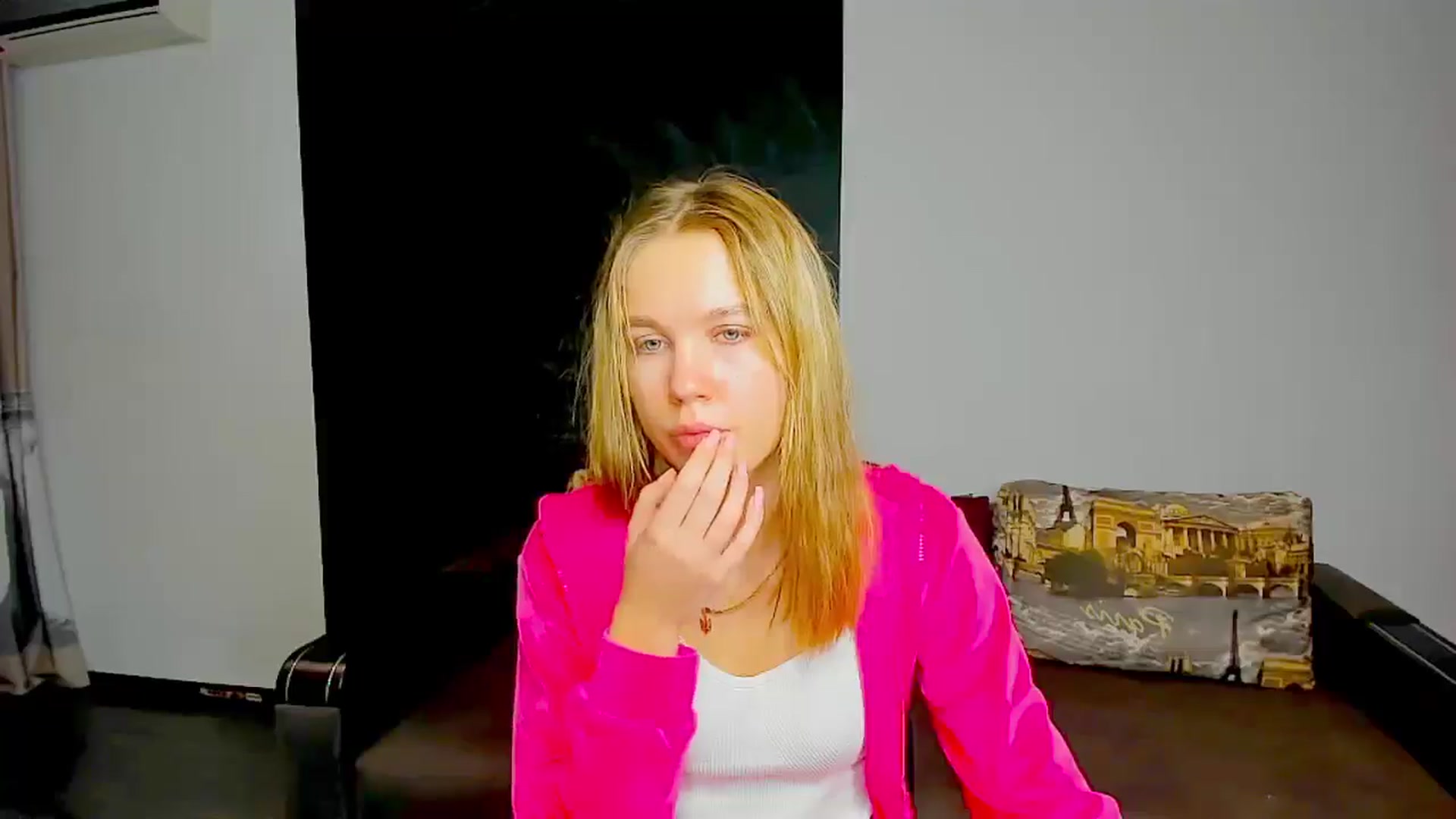 Gallery image thumbnail from Kate_Lewiss's myfreecams stream on, 01/29/2025, 12:04 image 2 of 20