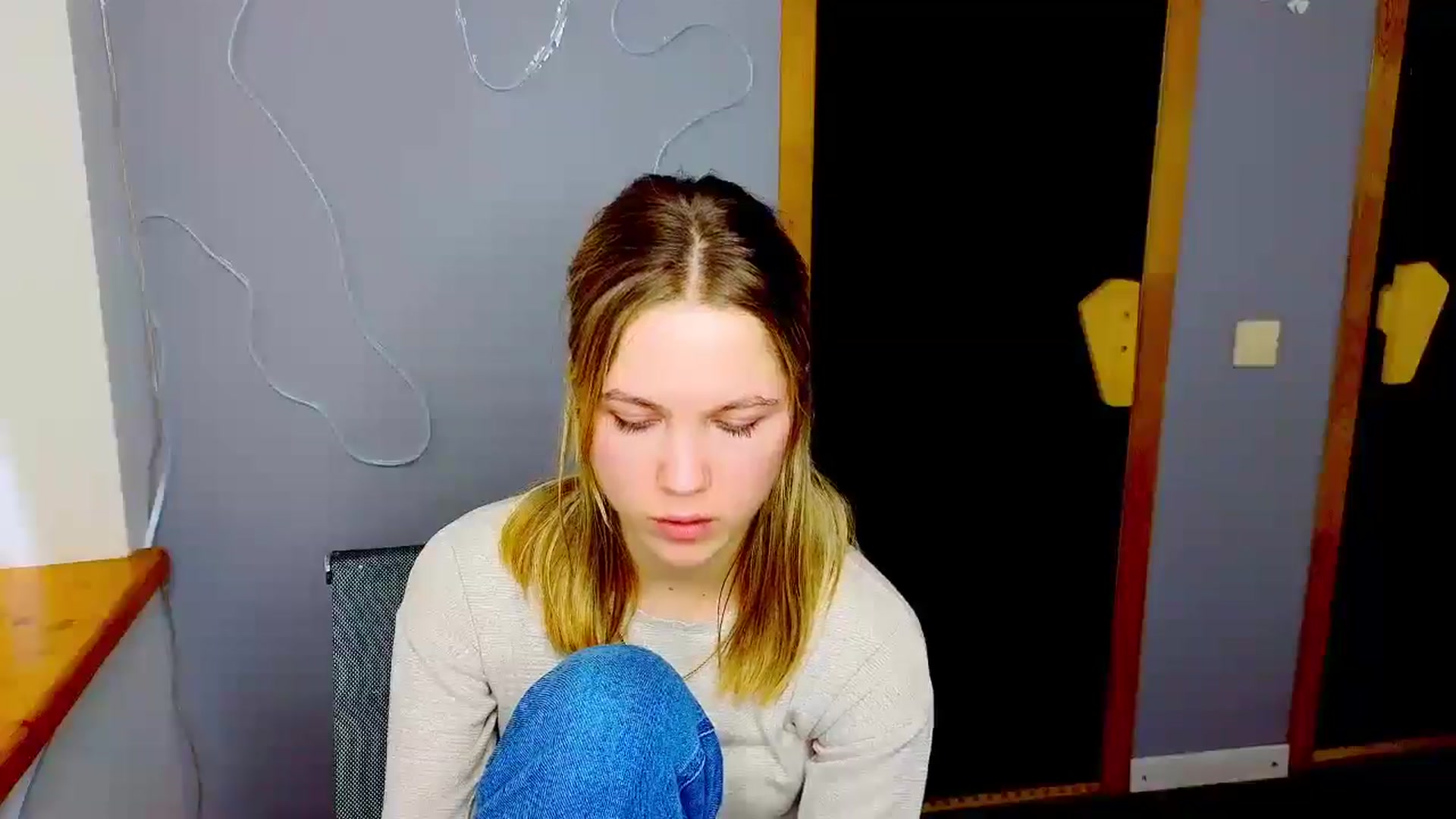 Gallery image thumbnail from Kate_Lewiss's myfreecams stream on, 02/03/2025, 10:32 image 16 of 20