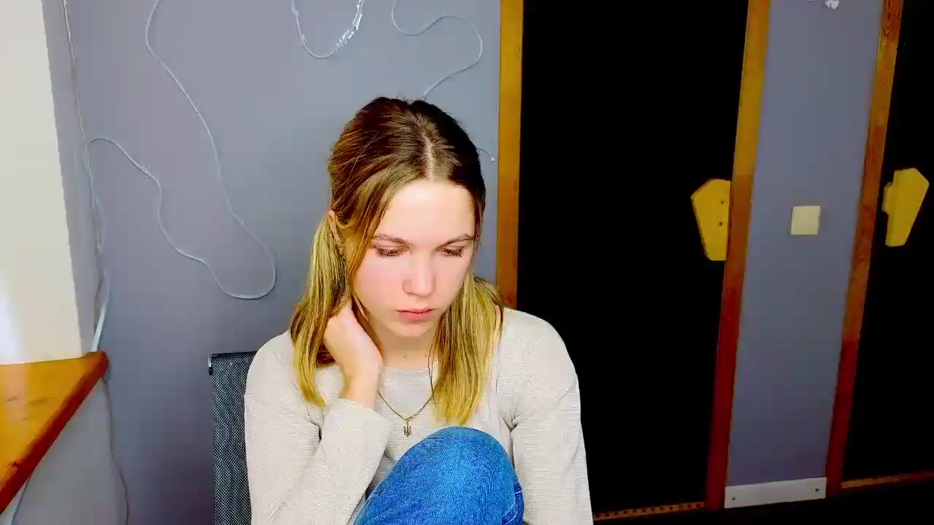 Gallery image thumbnail from Kate_Lewiss's myfreecams stream on, 02/03/2025, 10:32 image 17 of 20