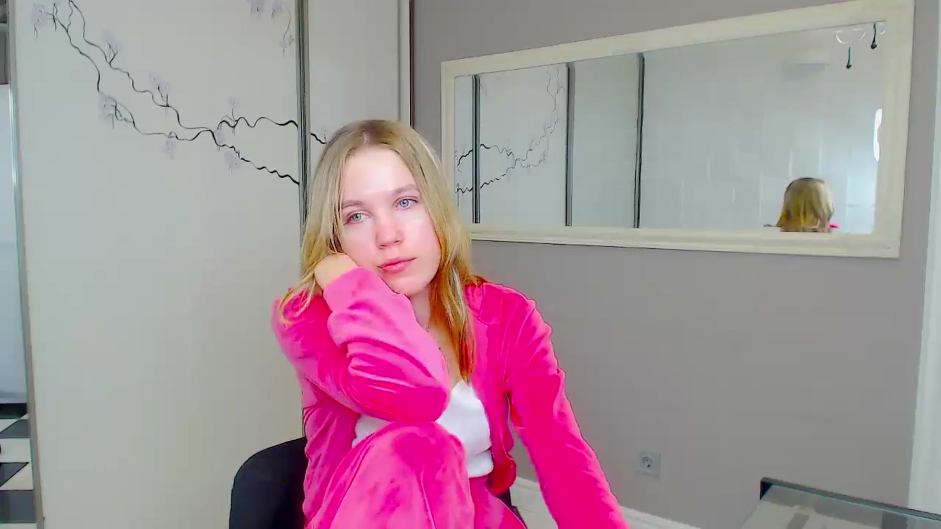 Gallery image thumbnail from Kate_Lewiss's myfreecams stream on, 02/06/2025, 10:33 image 17 of 20