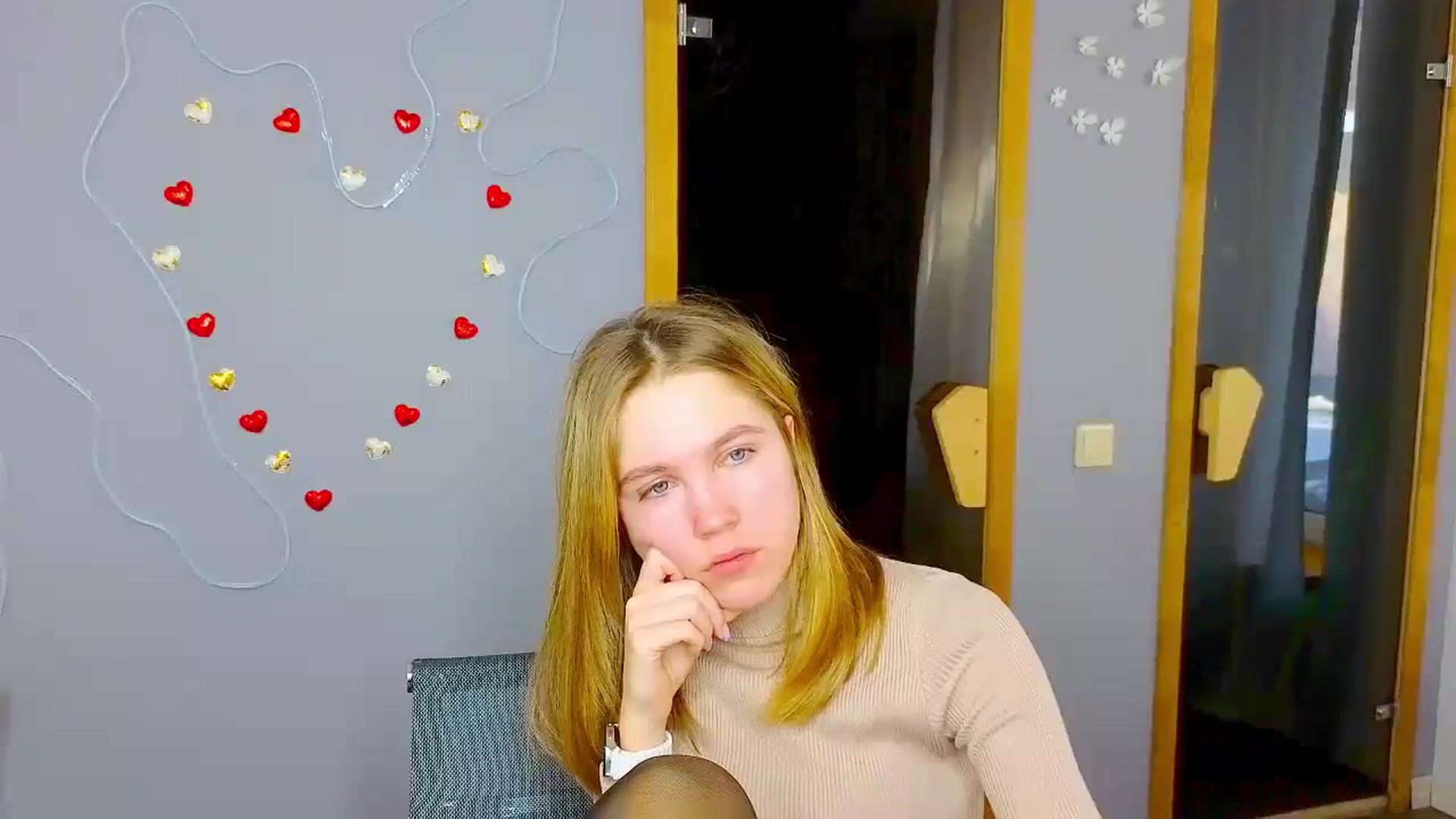 Gallery image thumbnail from Kate_Lewiss's myfreecams stream on, 02/17/2025, 08:18 image 7 of 20