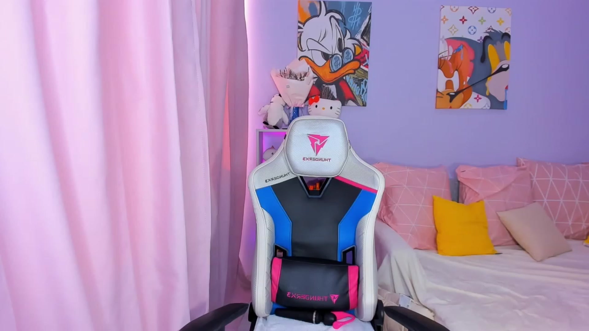 Gallery image thumbnail from Kate_Young's myfreecams stream on, 04/17/2023, 07:56 image 7 of 20