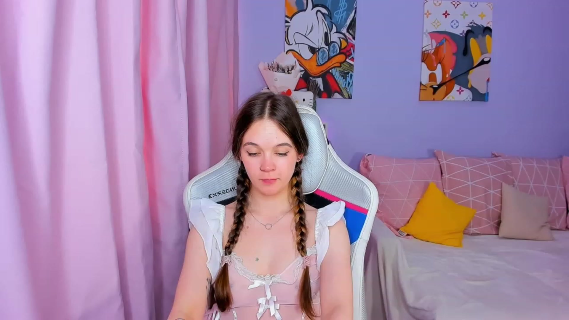 Gallery image thumbnail from Kate_Young's myfreecams stream on, 04/24/2023, 08:57 image 6 of 20