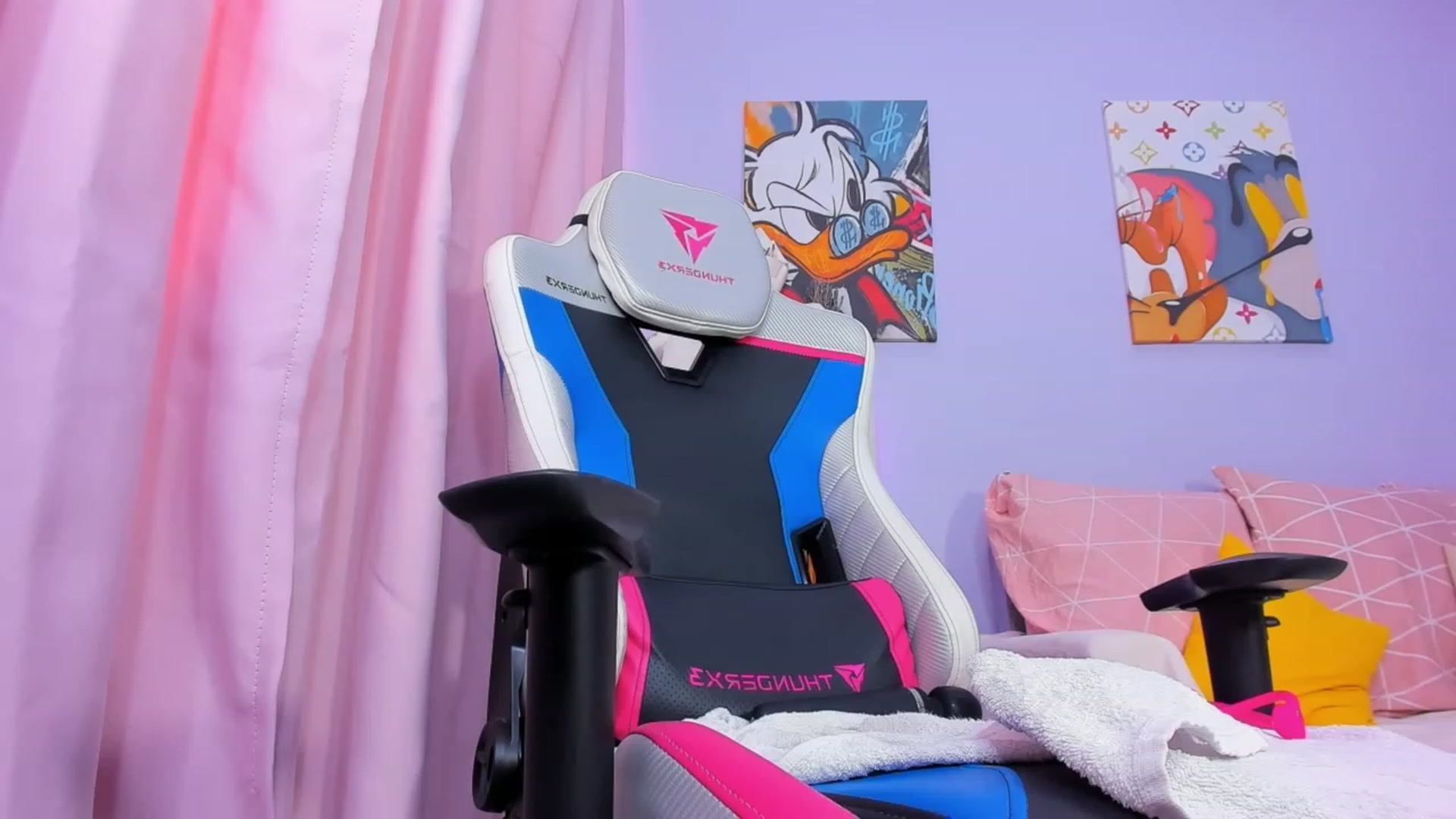Gallery image thumbnail from Kate_Young's myfreecams stream on, 04/24/2023, 08:57 image 4 of 20